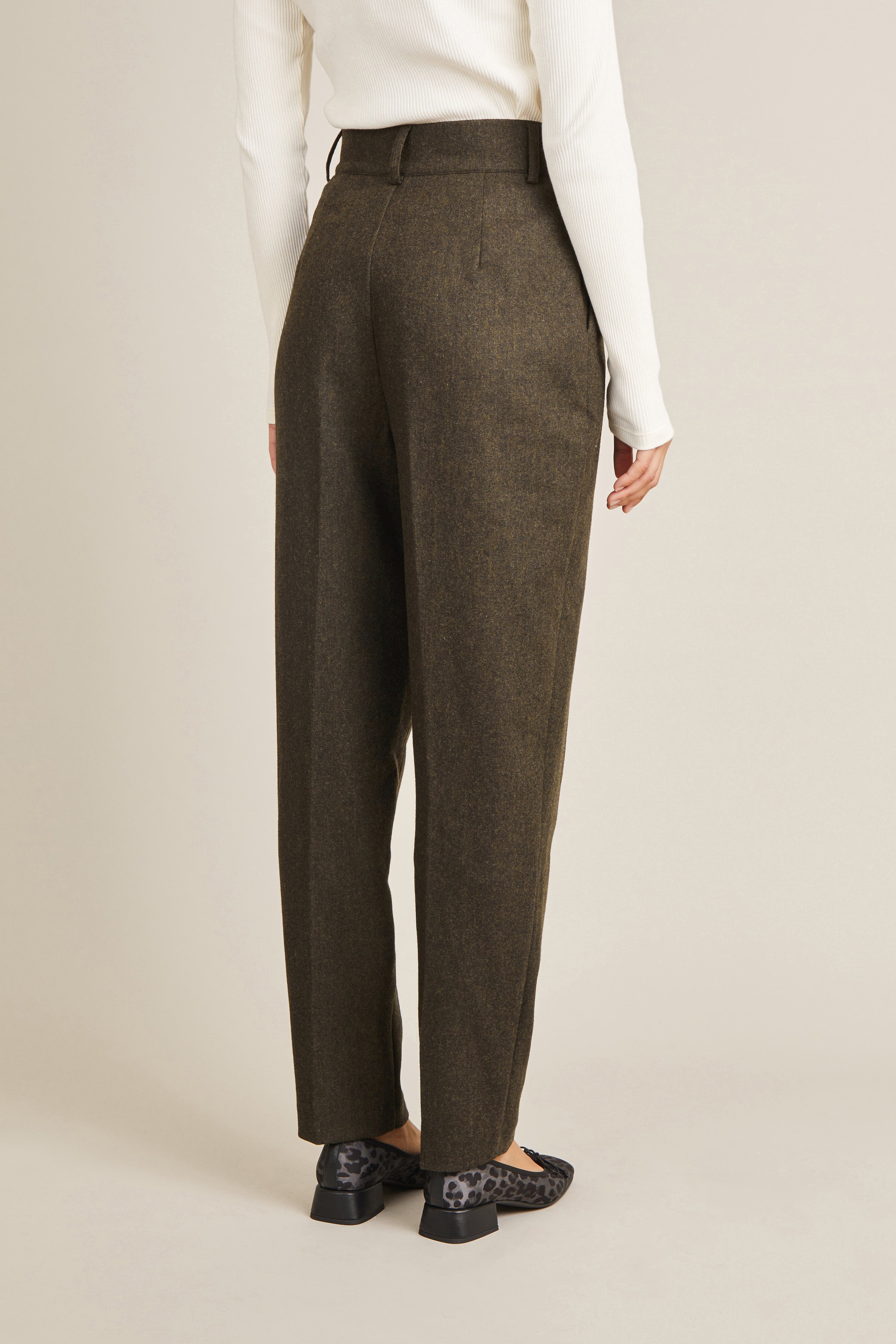 le-pantalon-flanelle-cigarette-olive-pantalon-laine-chaud image 6