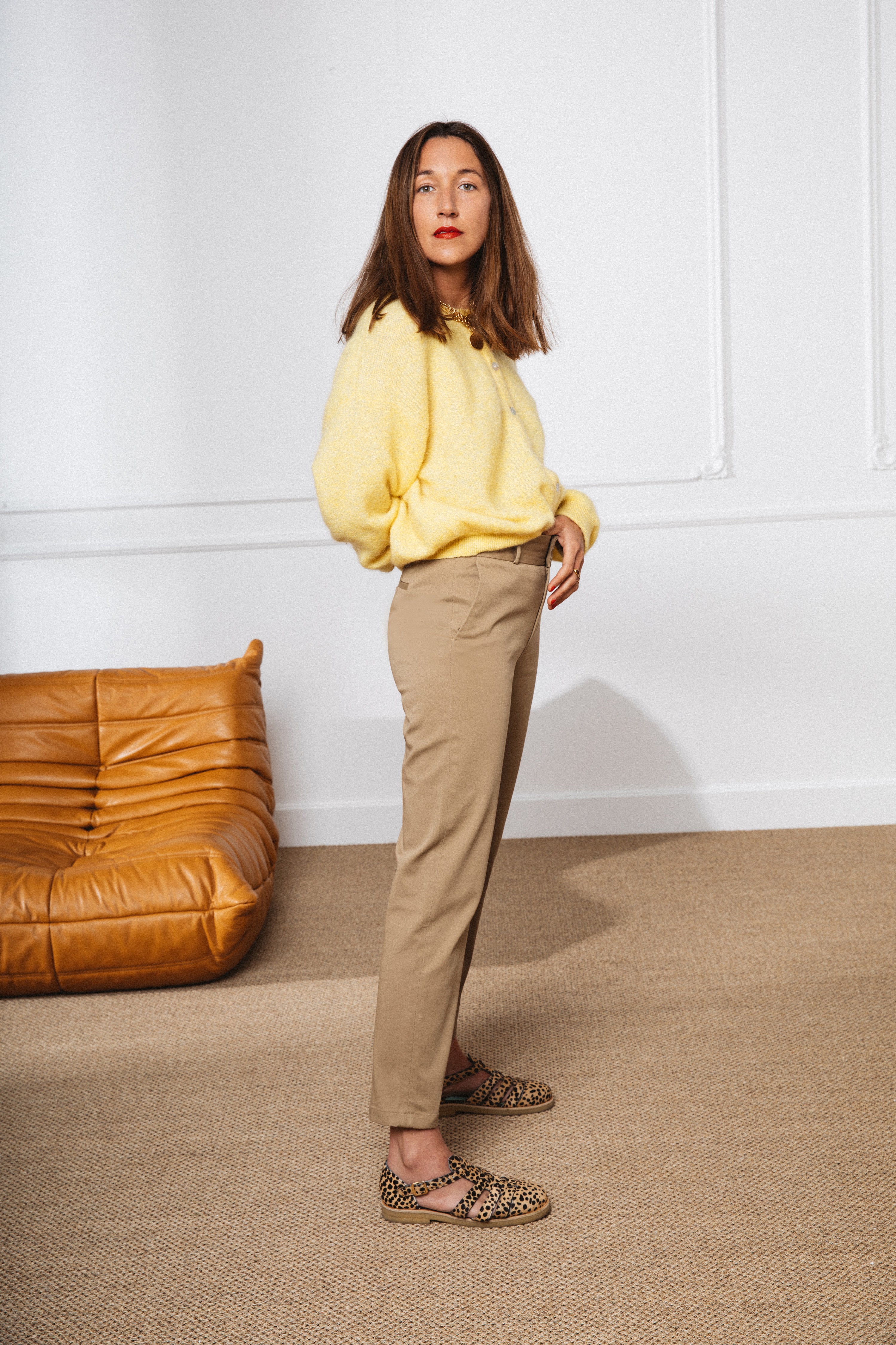 le-pantalon-carotte-chino-femme-beige-coton-bio-taille-haute image 5