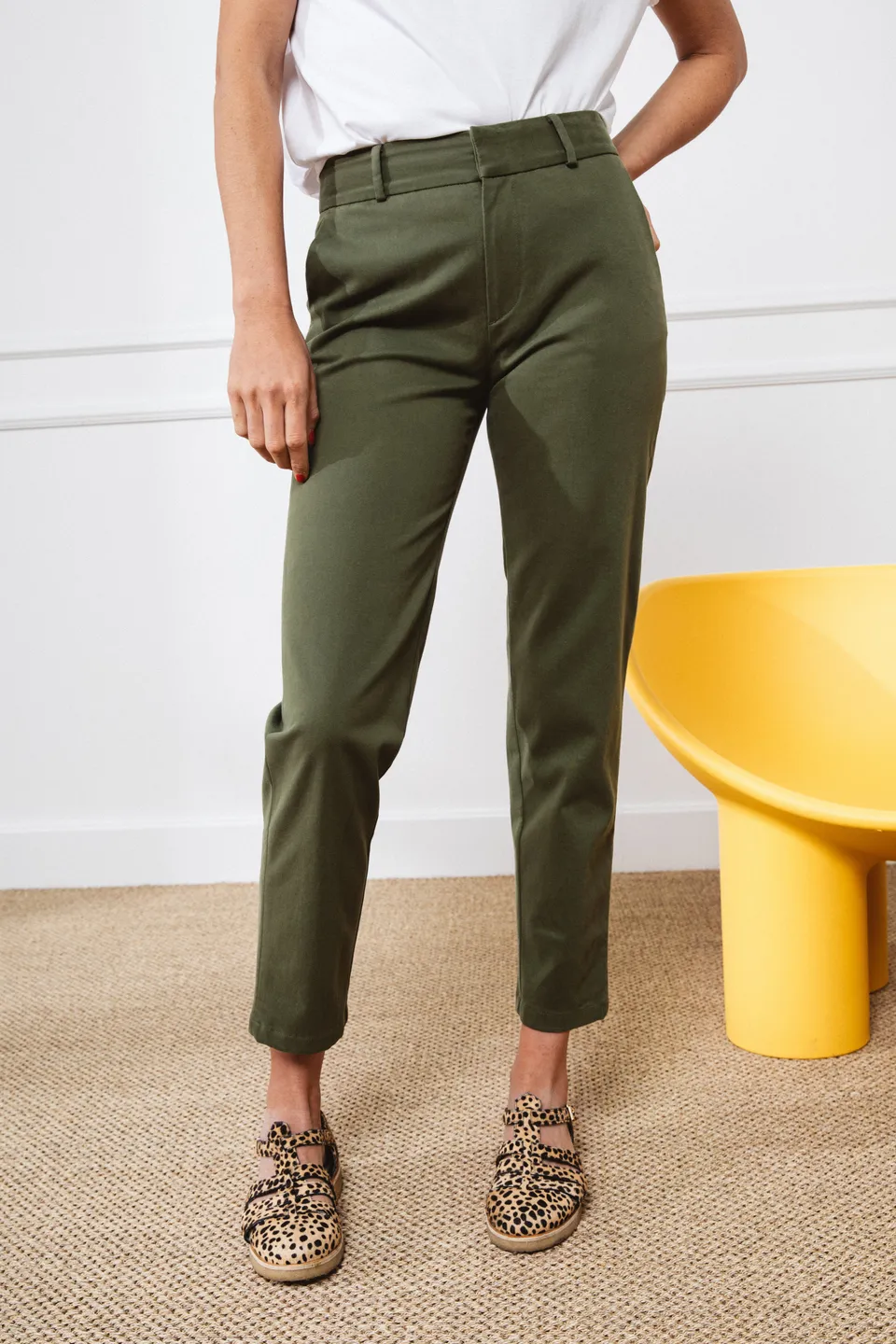 le-pantalon-chino-kaki-pantalon-femme-taille-haute-coton-bio image 1