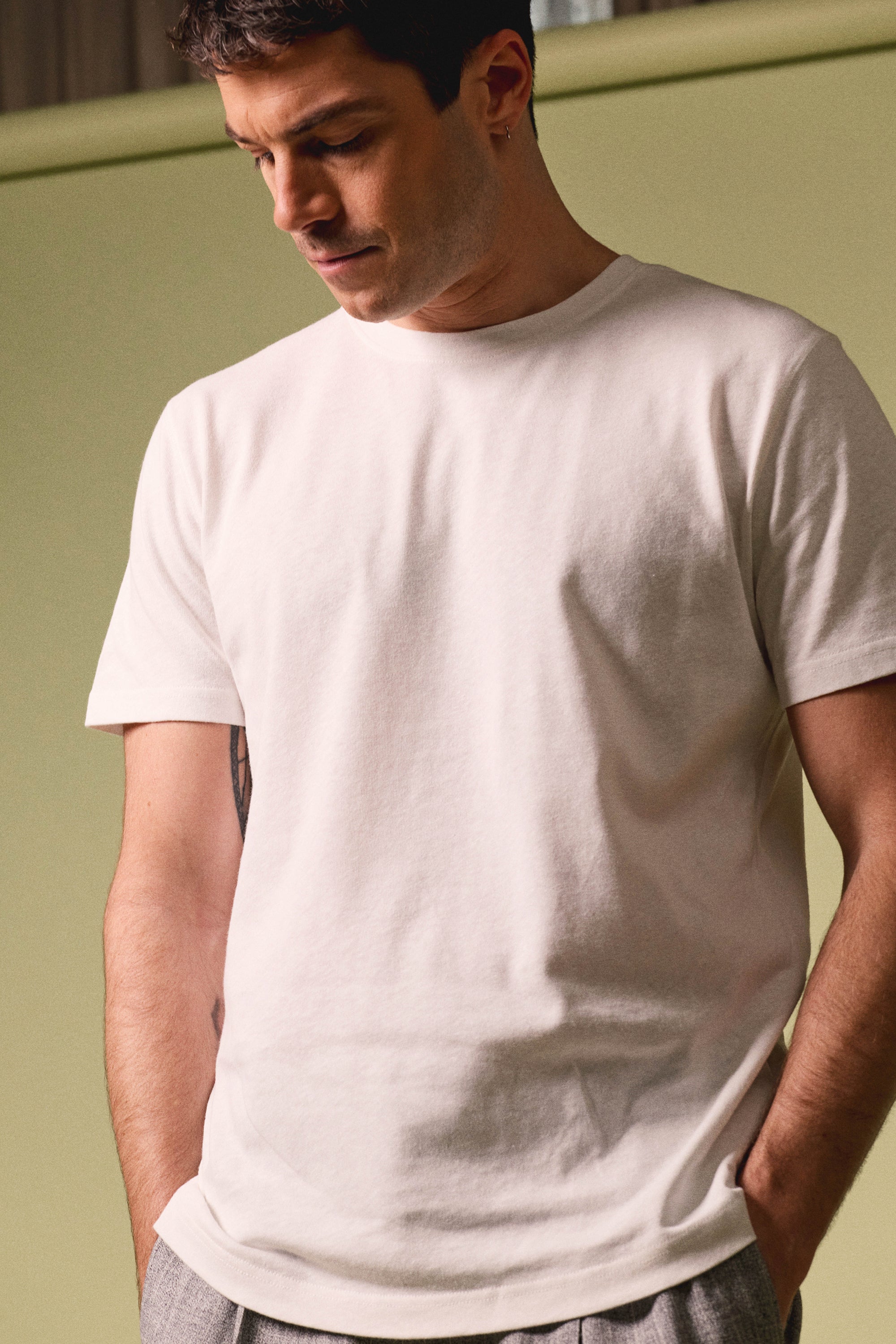le-pantalon-t-shirts-homme-tee-shirt-blanc-coton-pais image 8