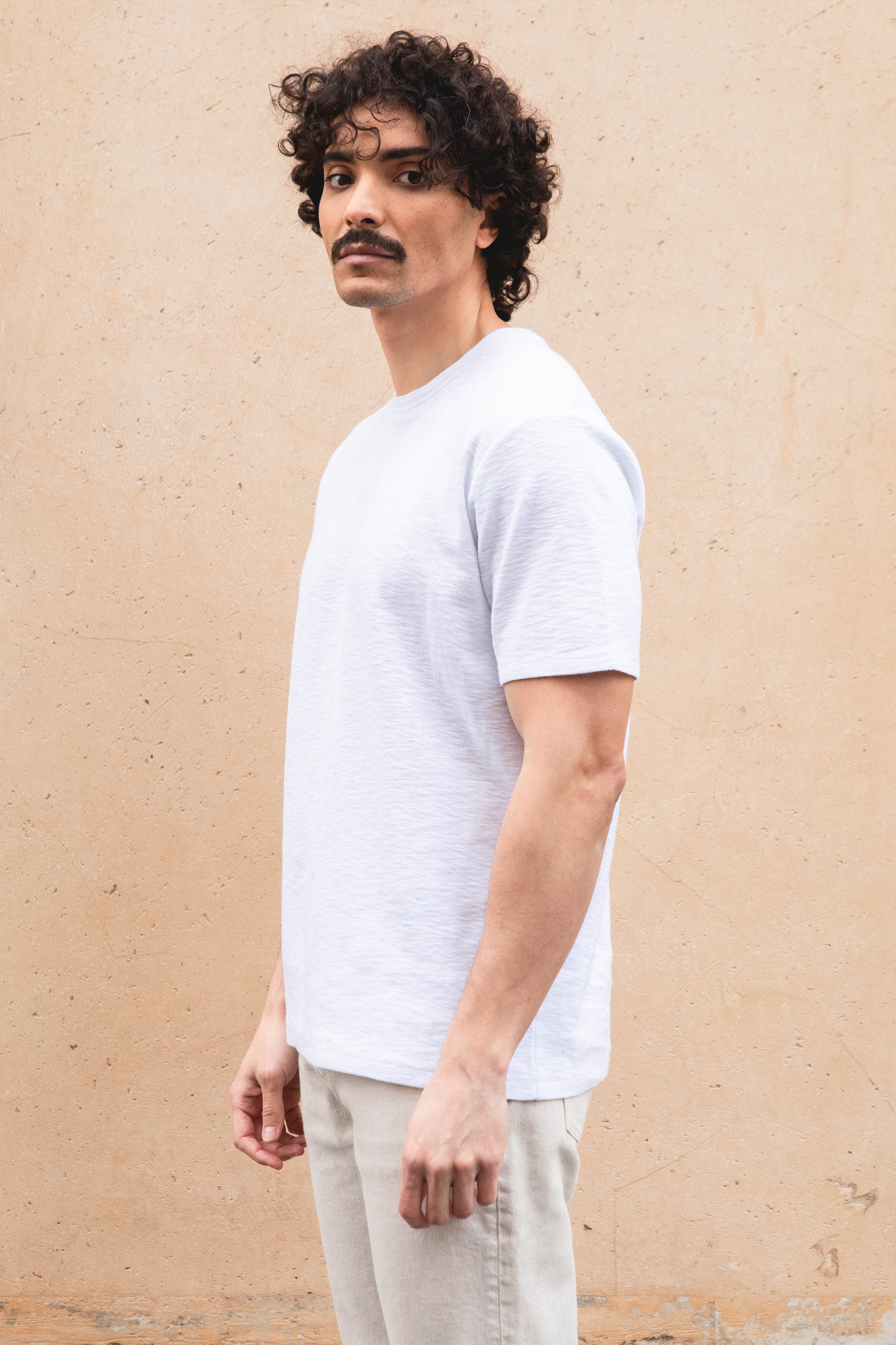 le-pantalon-t-shirt-textur-blanc-tee-shirt-coton-portugal image 4