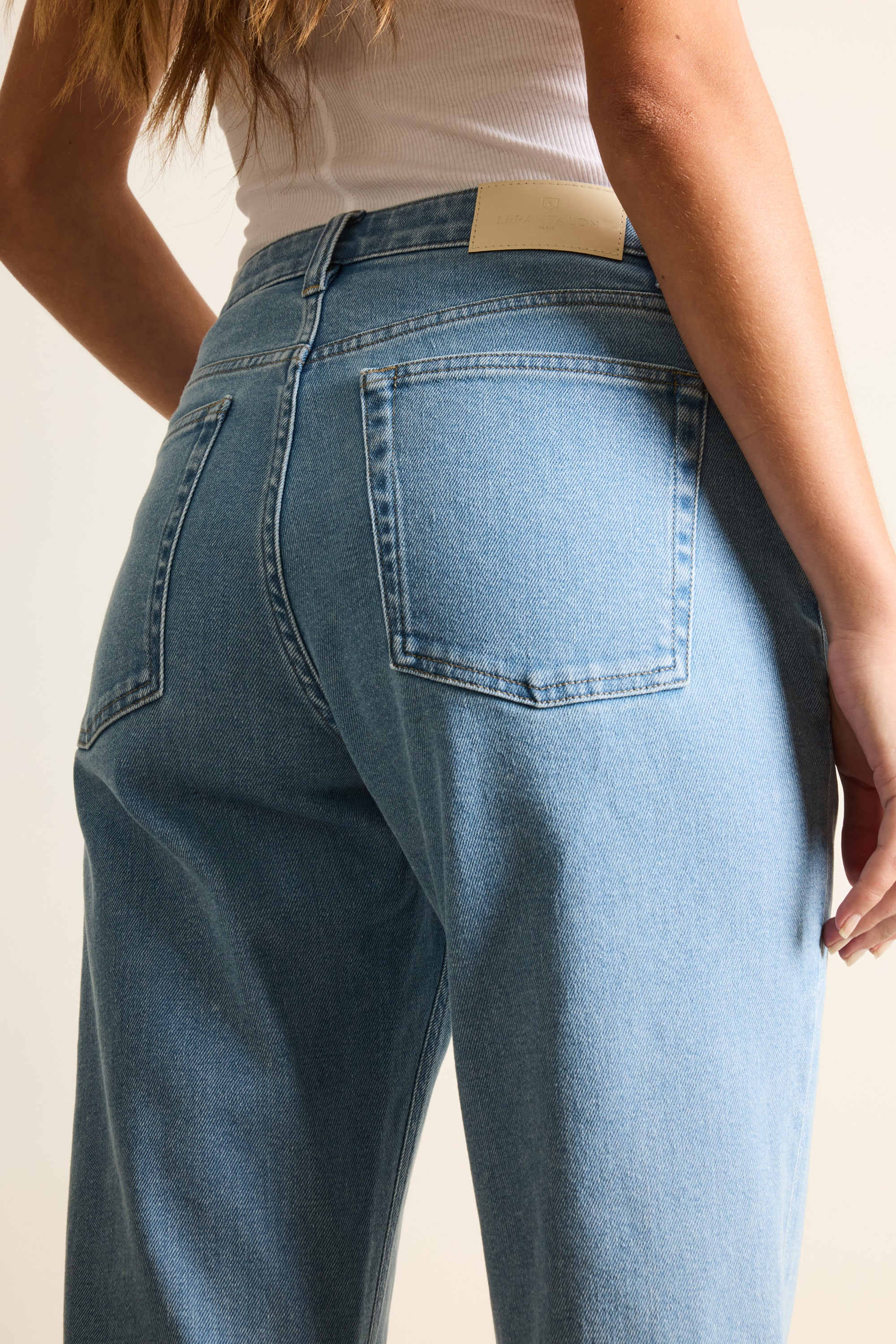 le-pantalon-jean-girlfriend-bleached-d-lav-taille-mi-haute image 3