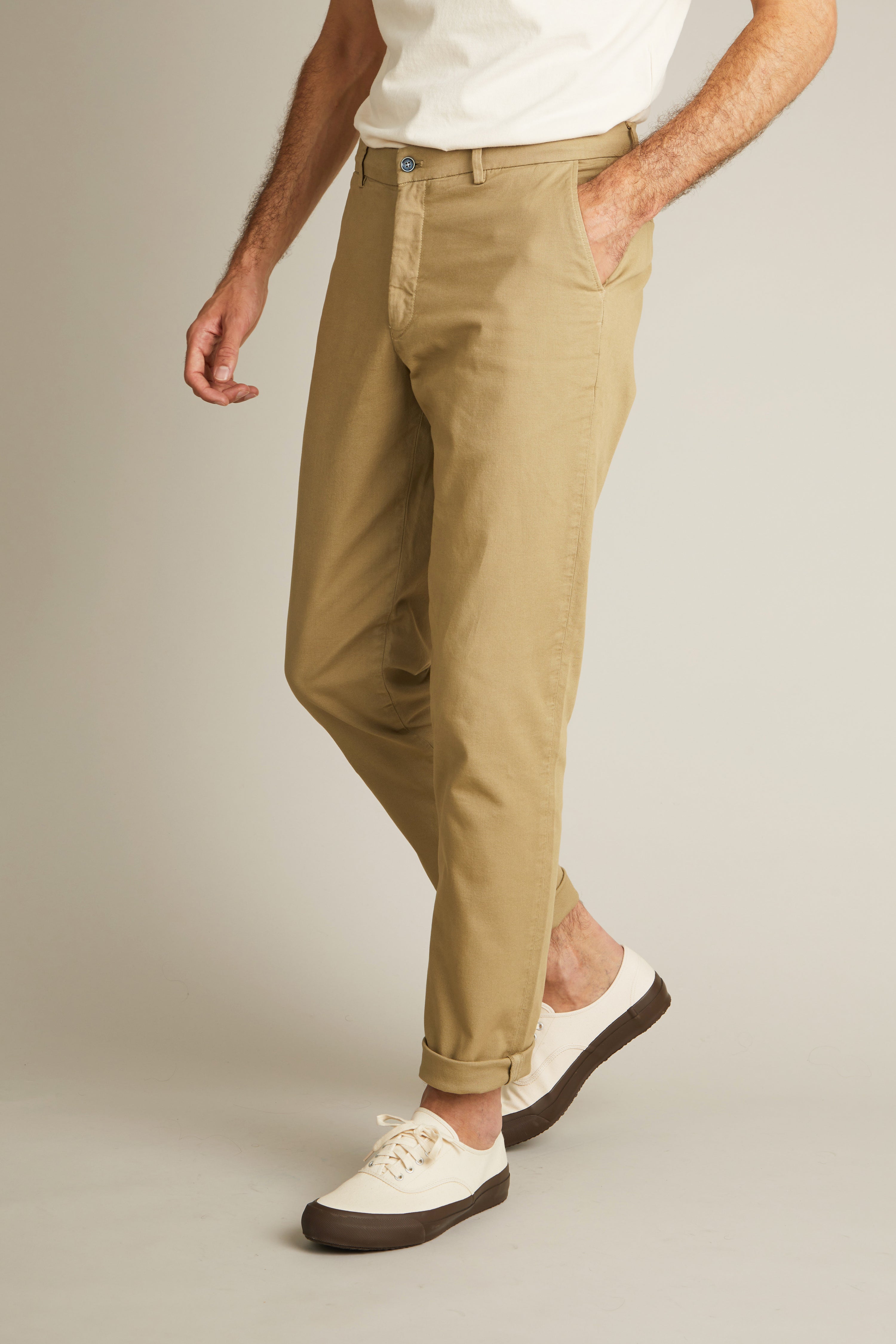 le-pantalon-chino-sport-beige-carotte-coton-stretch image 7