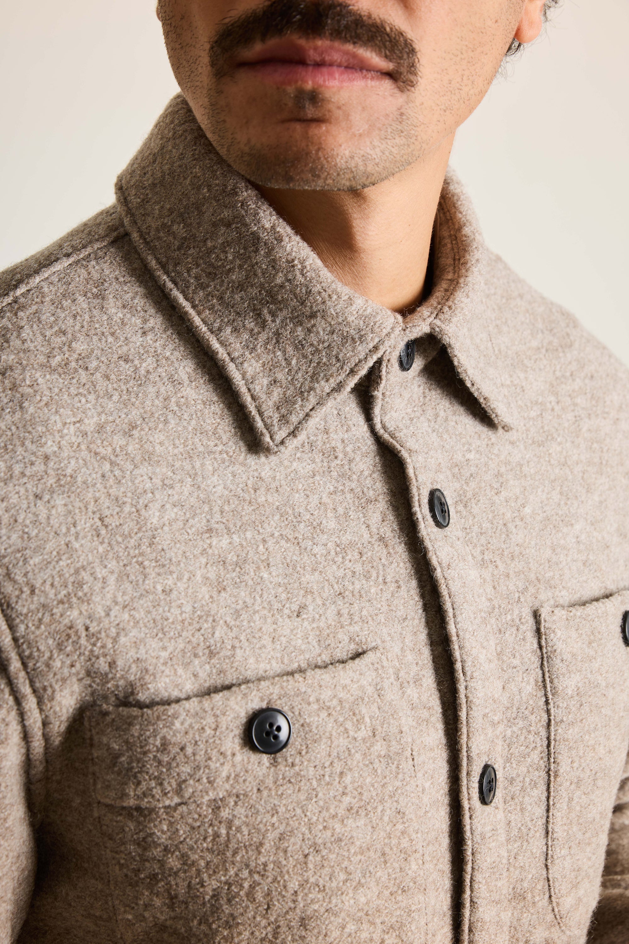 le-pantalon-surchemise-laine-greige-surchemise-homme image 3