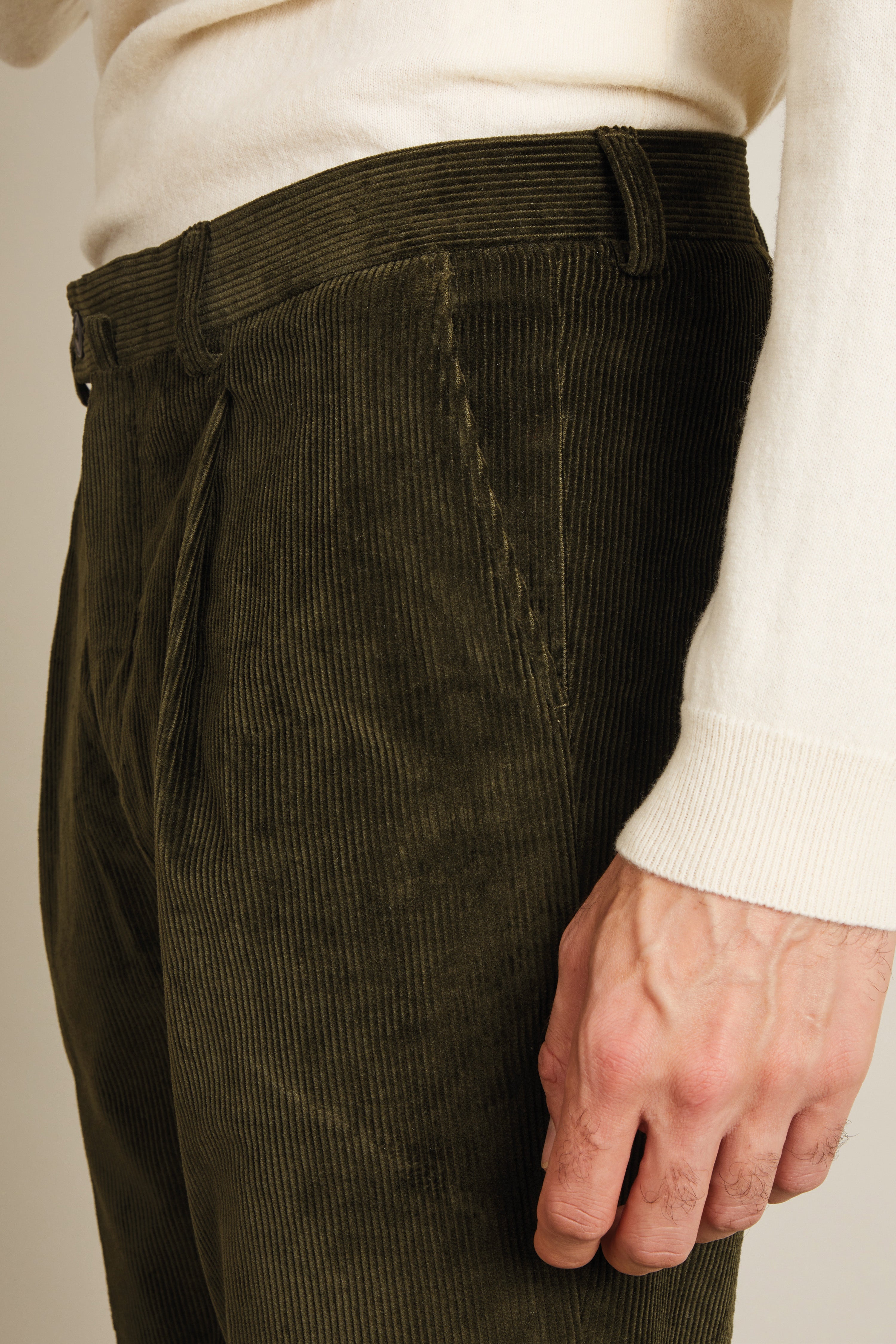 le-pantalon-chino-fm-lpcvp-1-pantalon-kaki-velours-pinces image 2