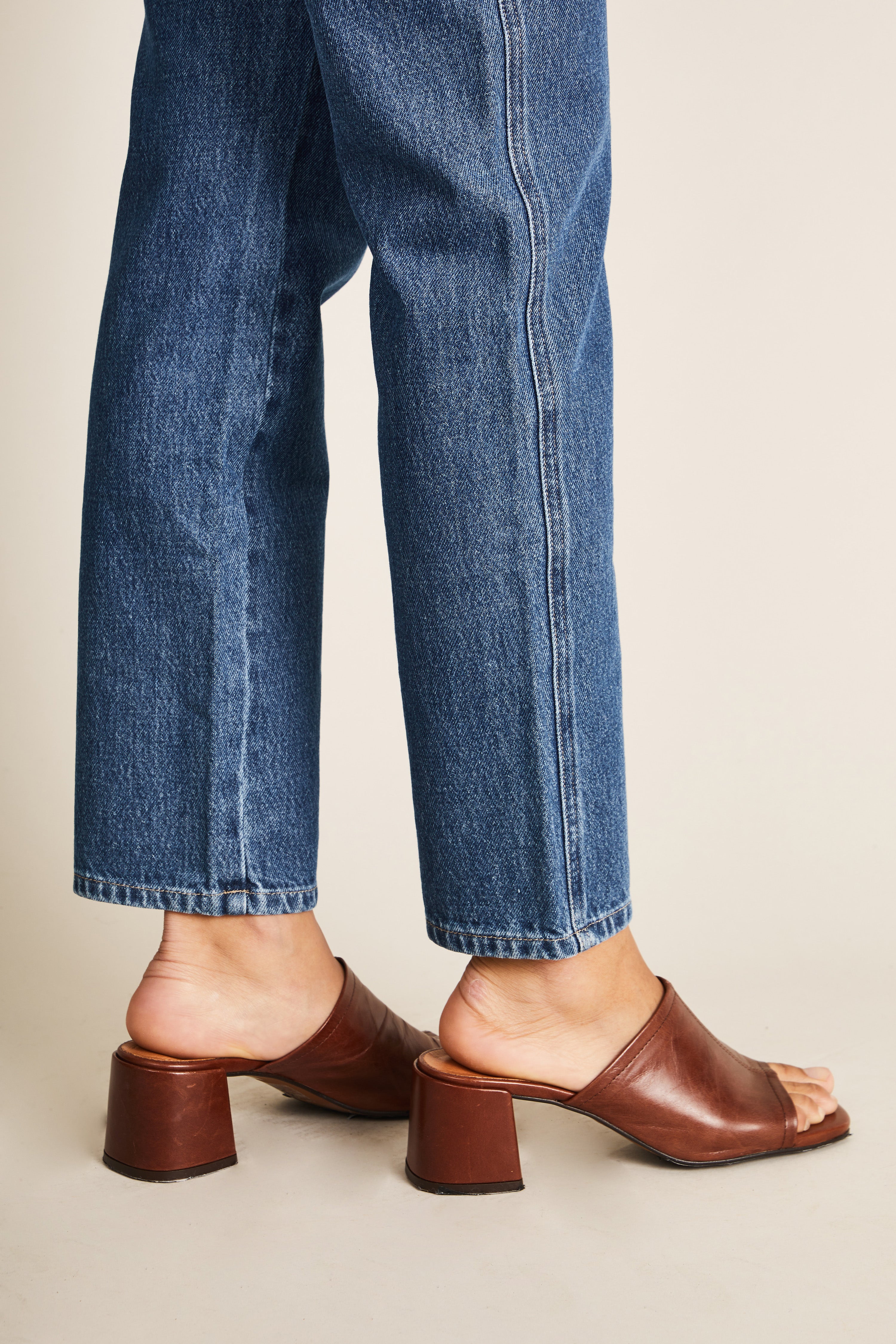 le-pantalon-salopette-bleue-salopette-femme-coton-bio image 5