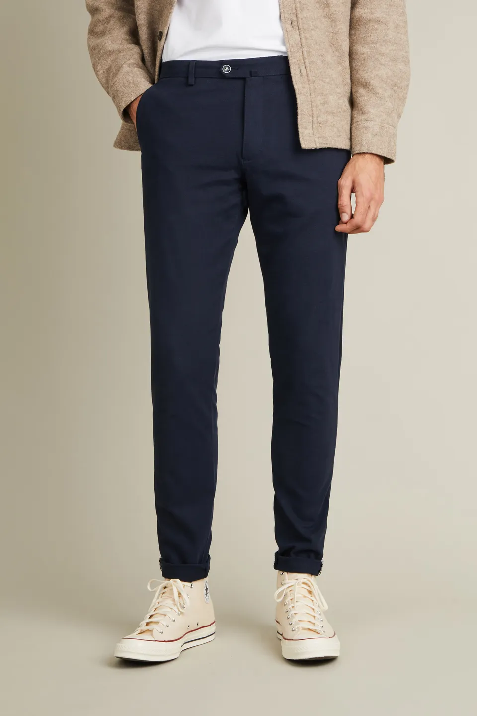 le-pantalon-chinos-homme-chino-bleu-marine-textur image 1