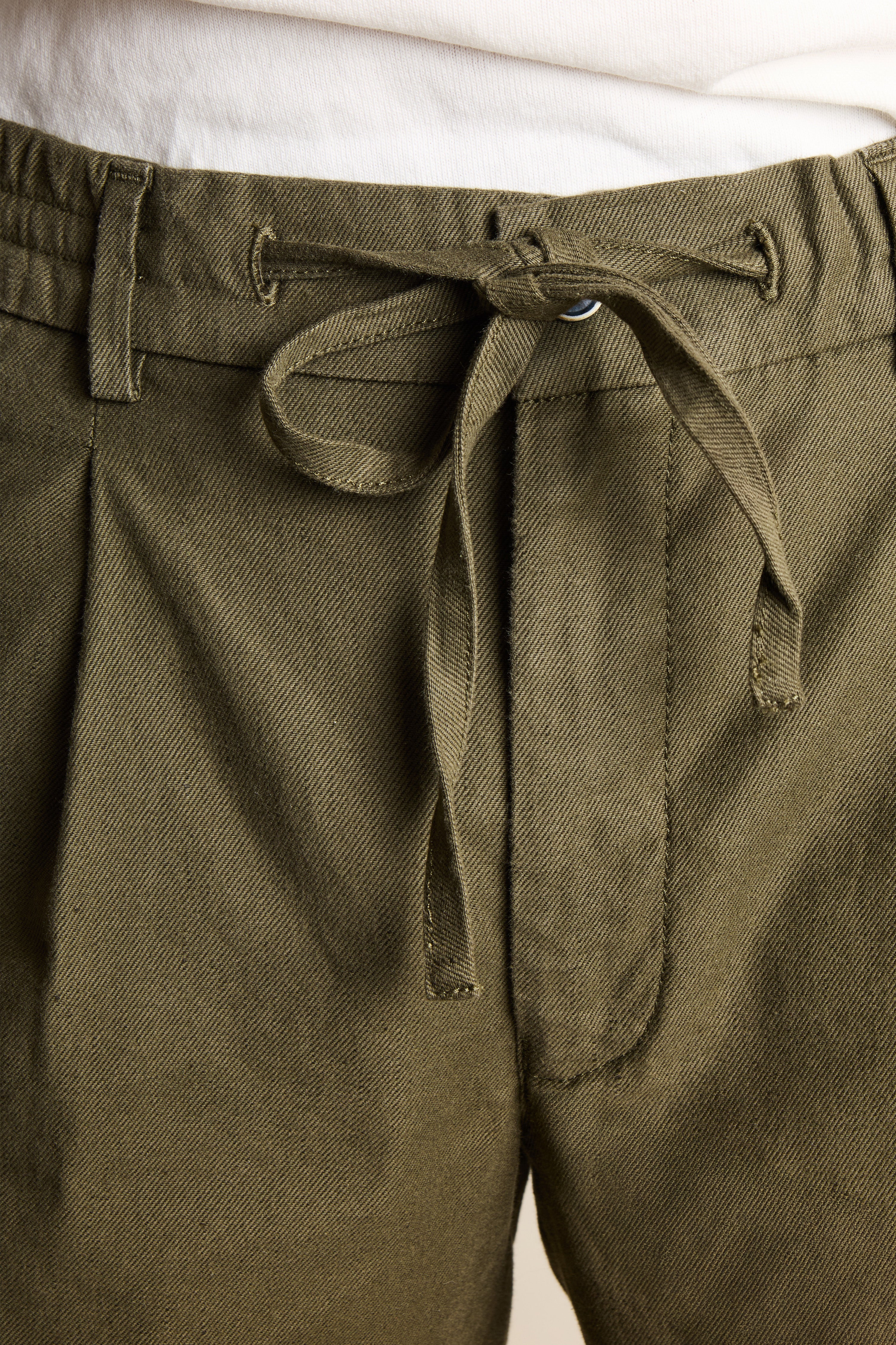 le-pantalon-bermuda-short-kaki-fonc-lin-coton-stretch image 2