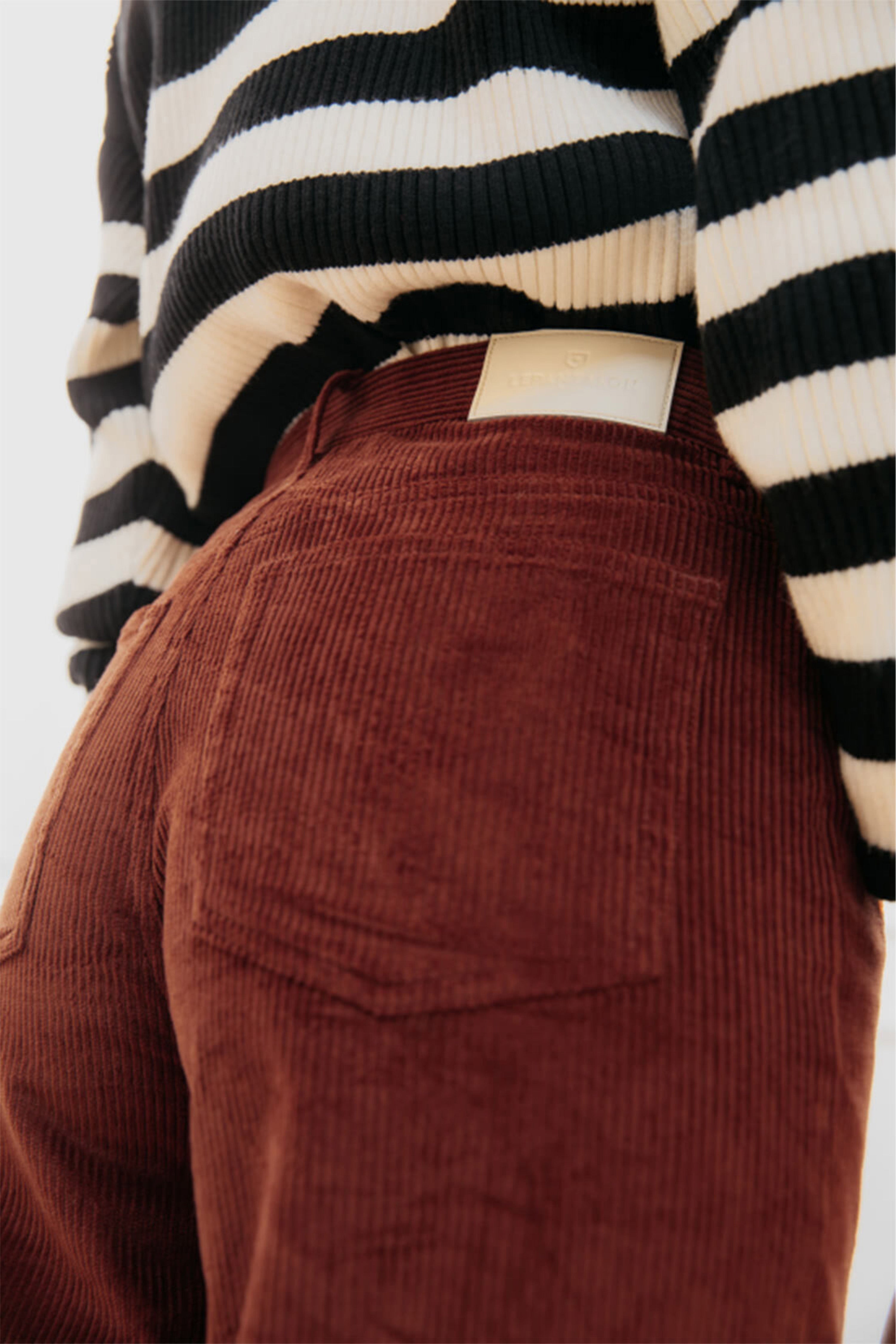 le-pantalon-pantalons-femme-velours-rouge-brique-droit image 3