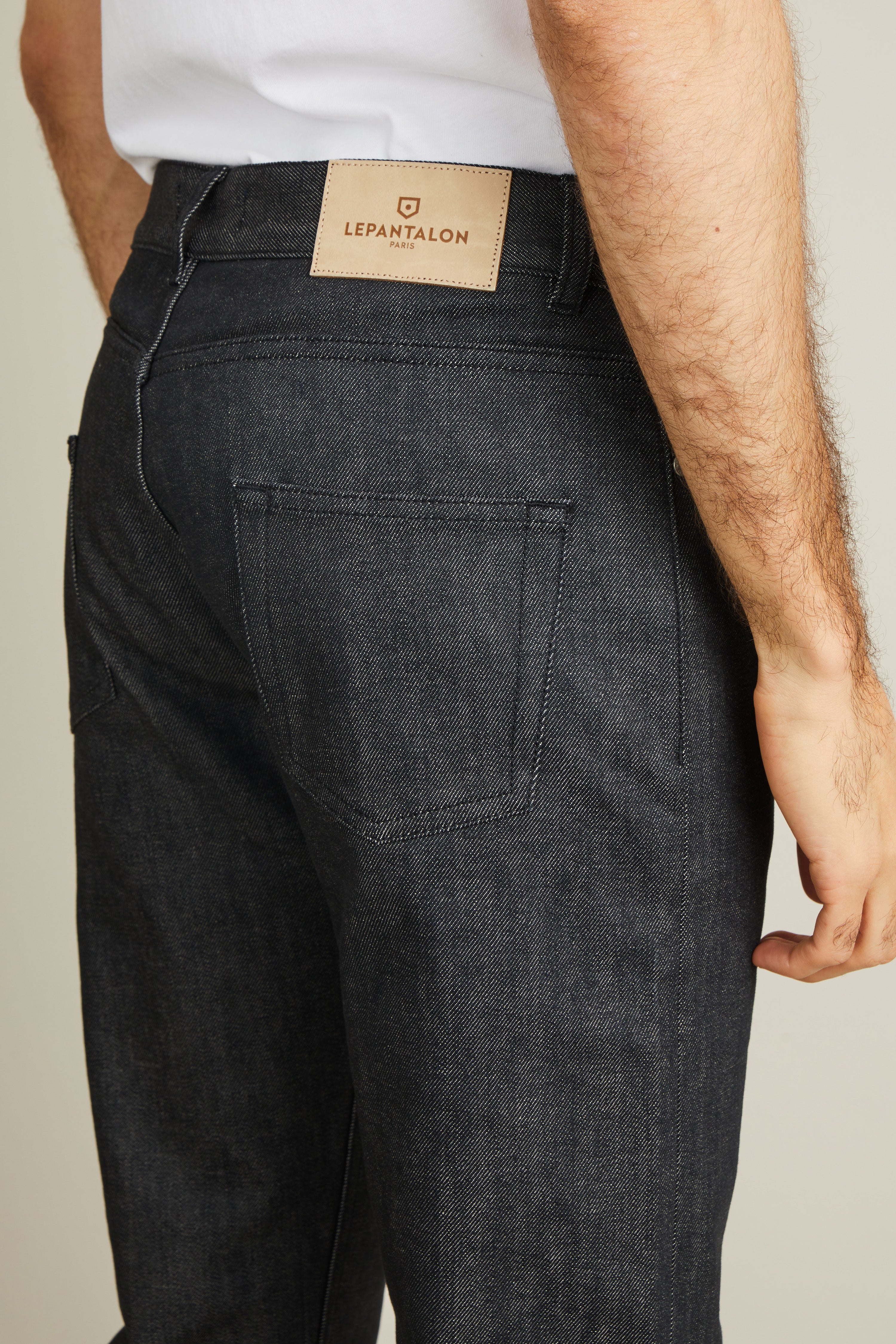 le-pantalon-jean-selvedge-noir-homme-coton-bio-14-oz image 3