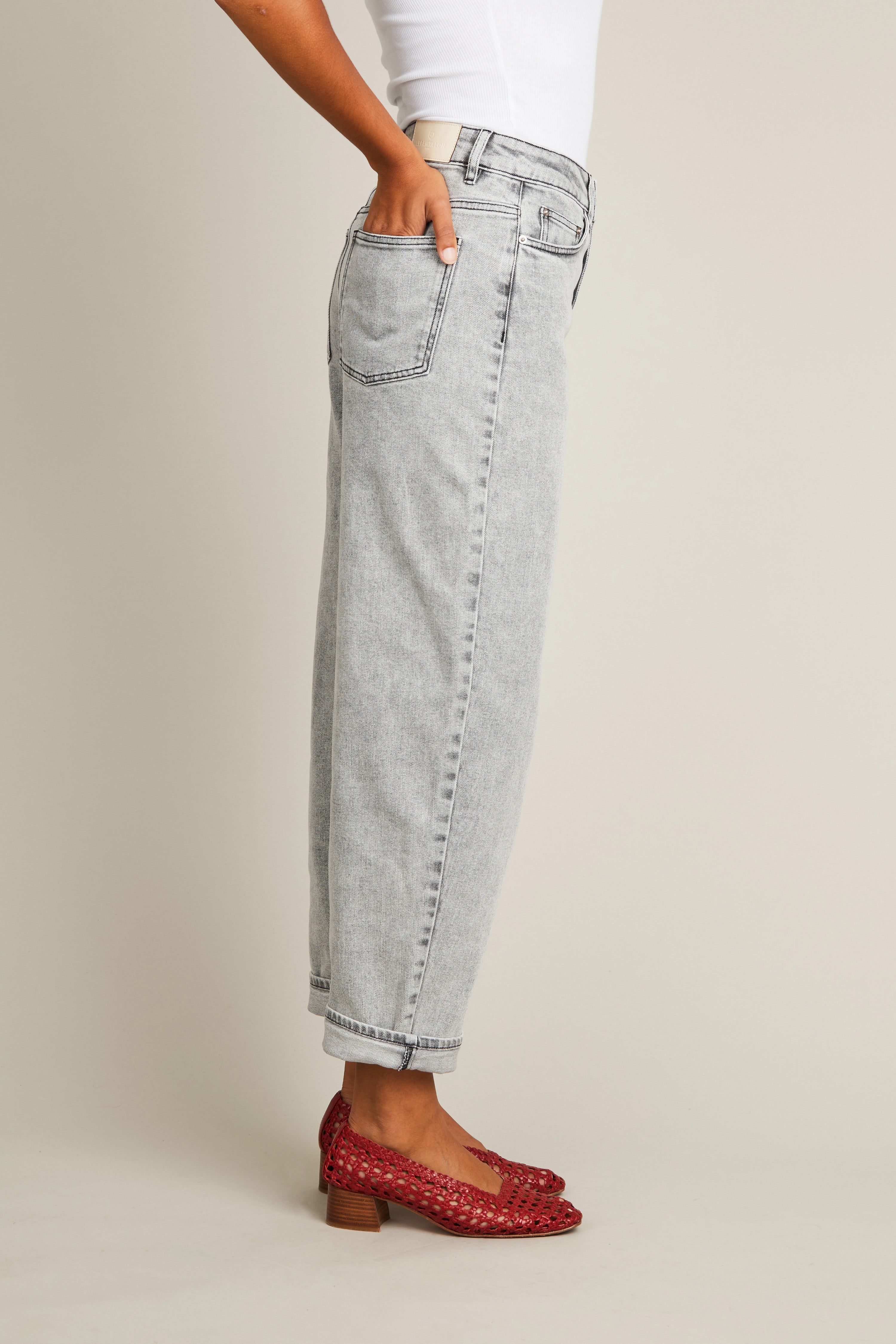 le-pantalon-balloon-jean-femme-noir-snow-black-coton-recycl image 8