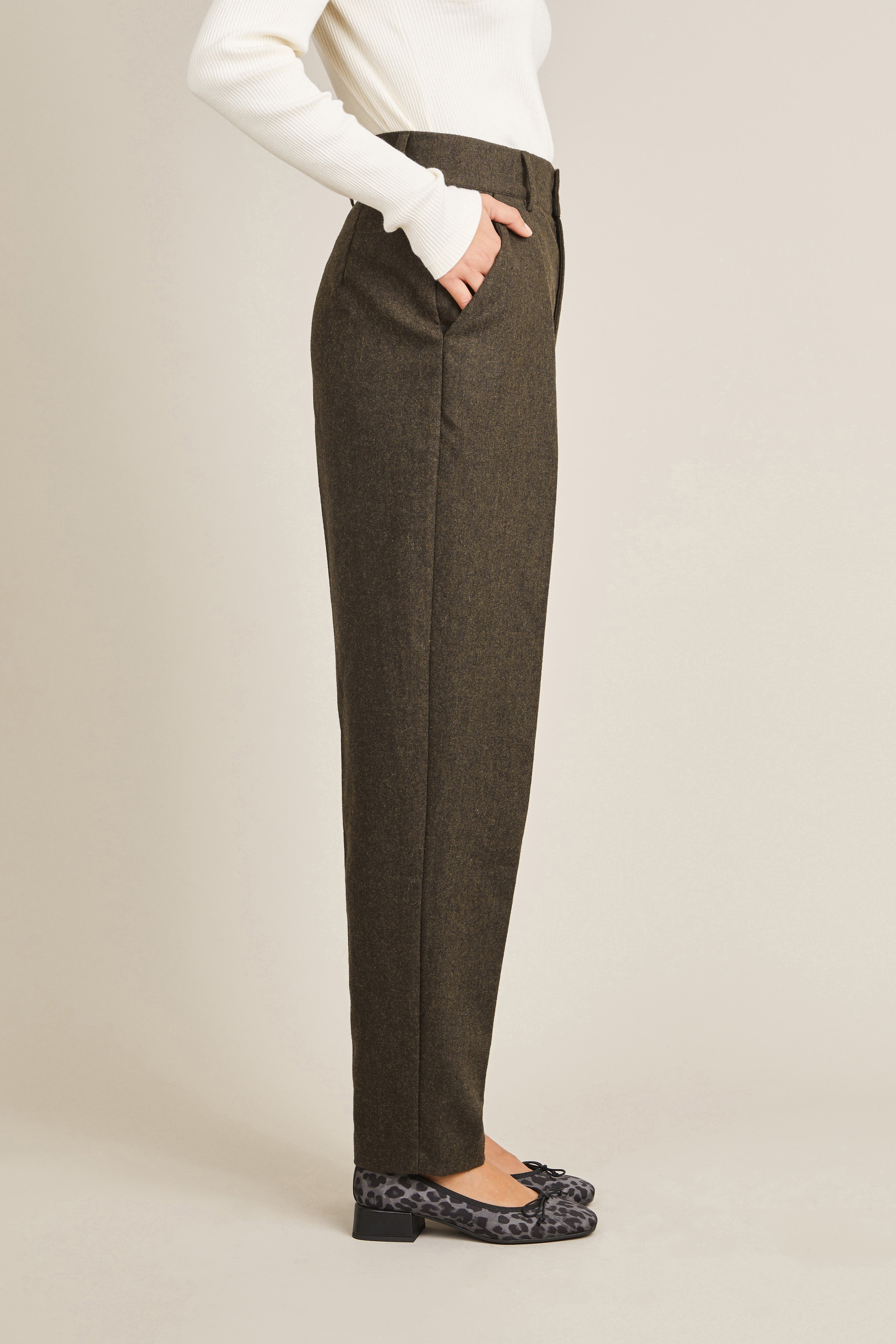 le-pantalon-flanelle-cigarette-olive-pantalon-laine-chaud image 4