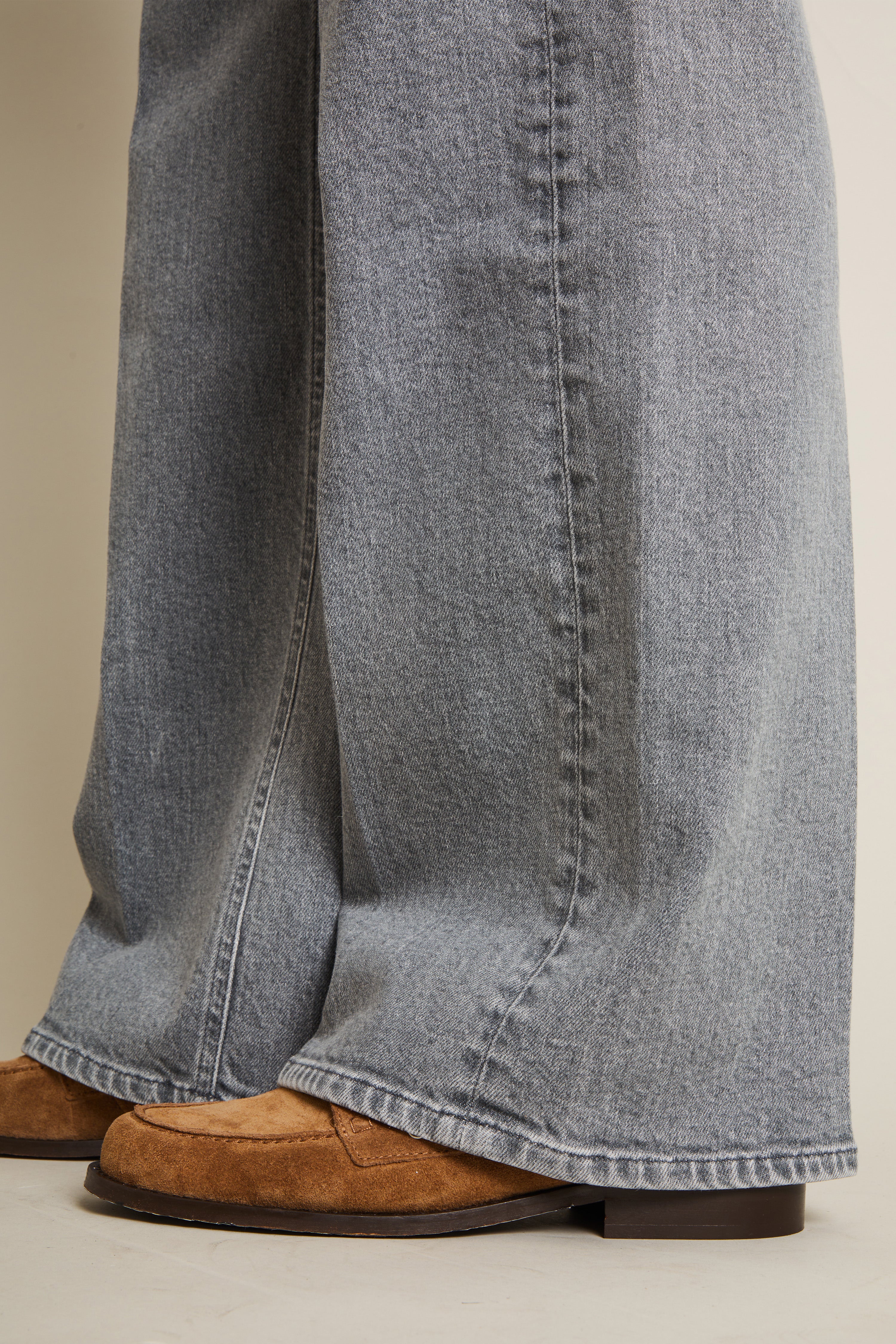 le-pantalon-jeans-femme-wideleg-jean-gris-taille-haute image 7