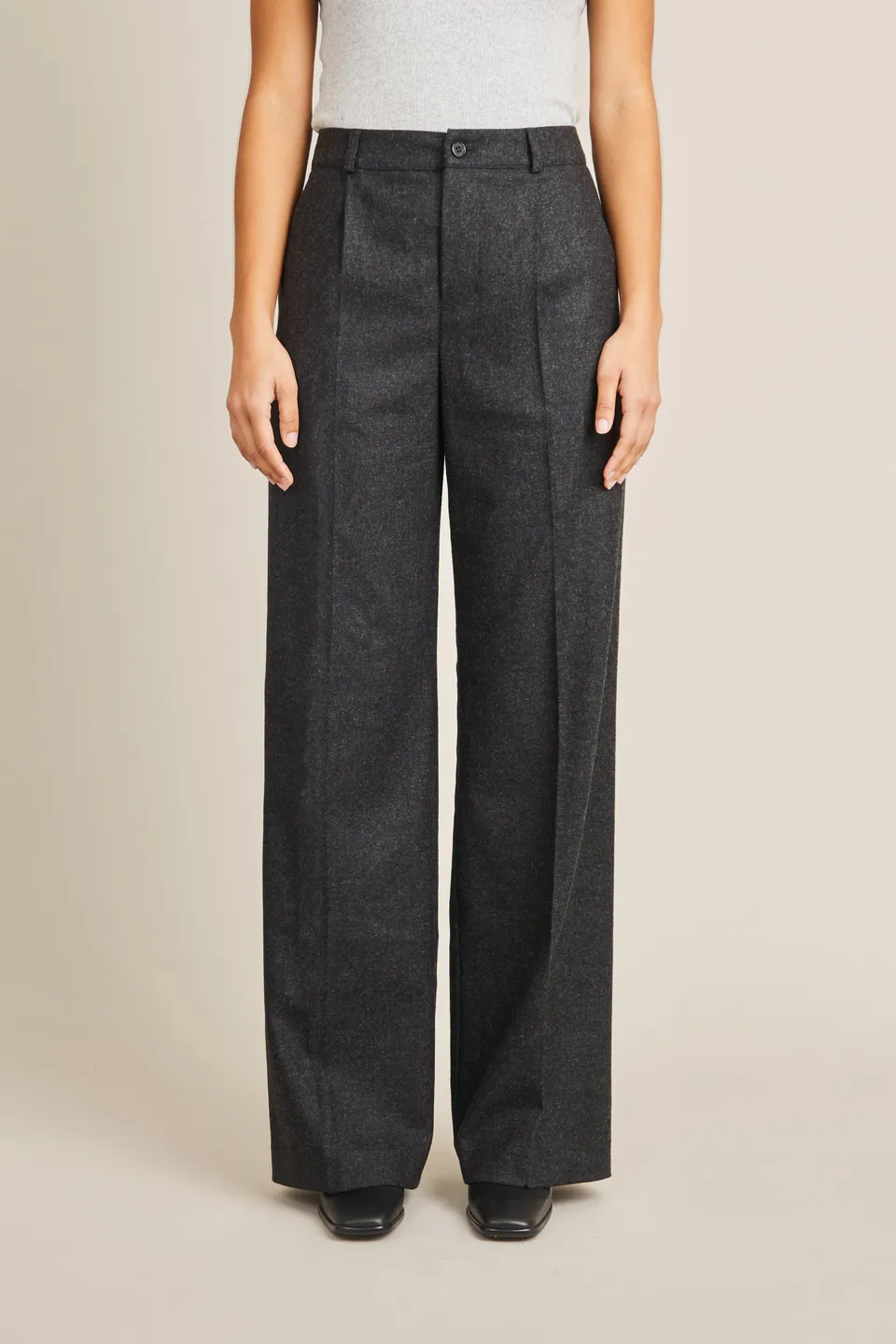 le-pantalon-palazzo-flanelle-gris-anthracite-laine image 1