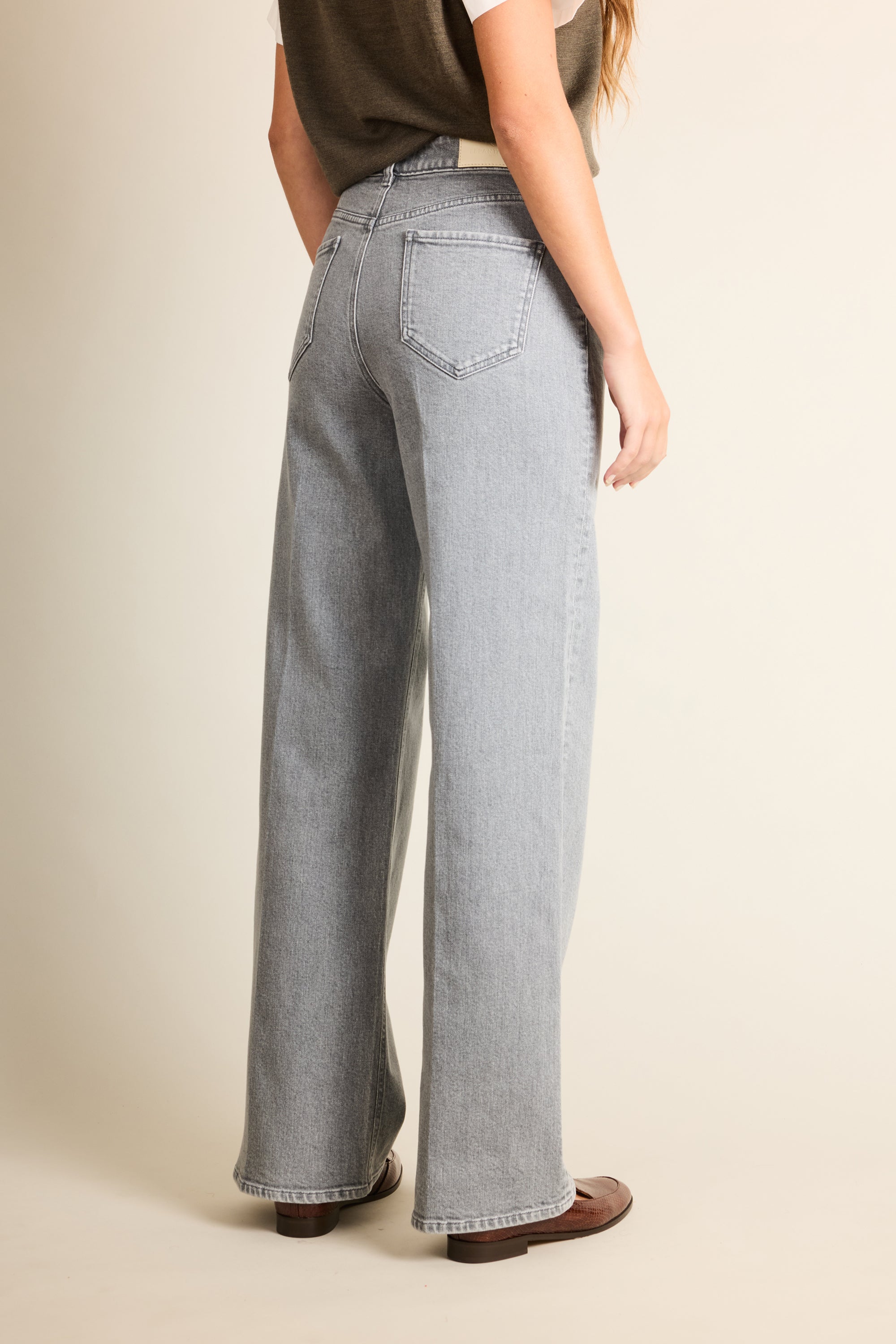 le-pantalon-jeans-femme-wideleg-jean-gris-taille-haute image 5