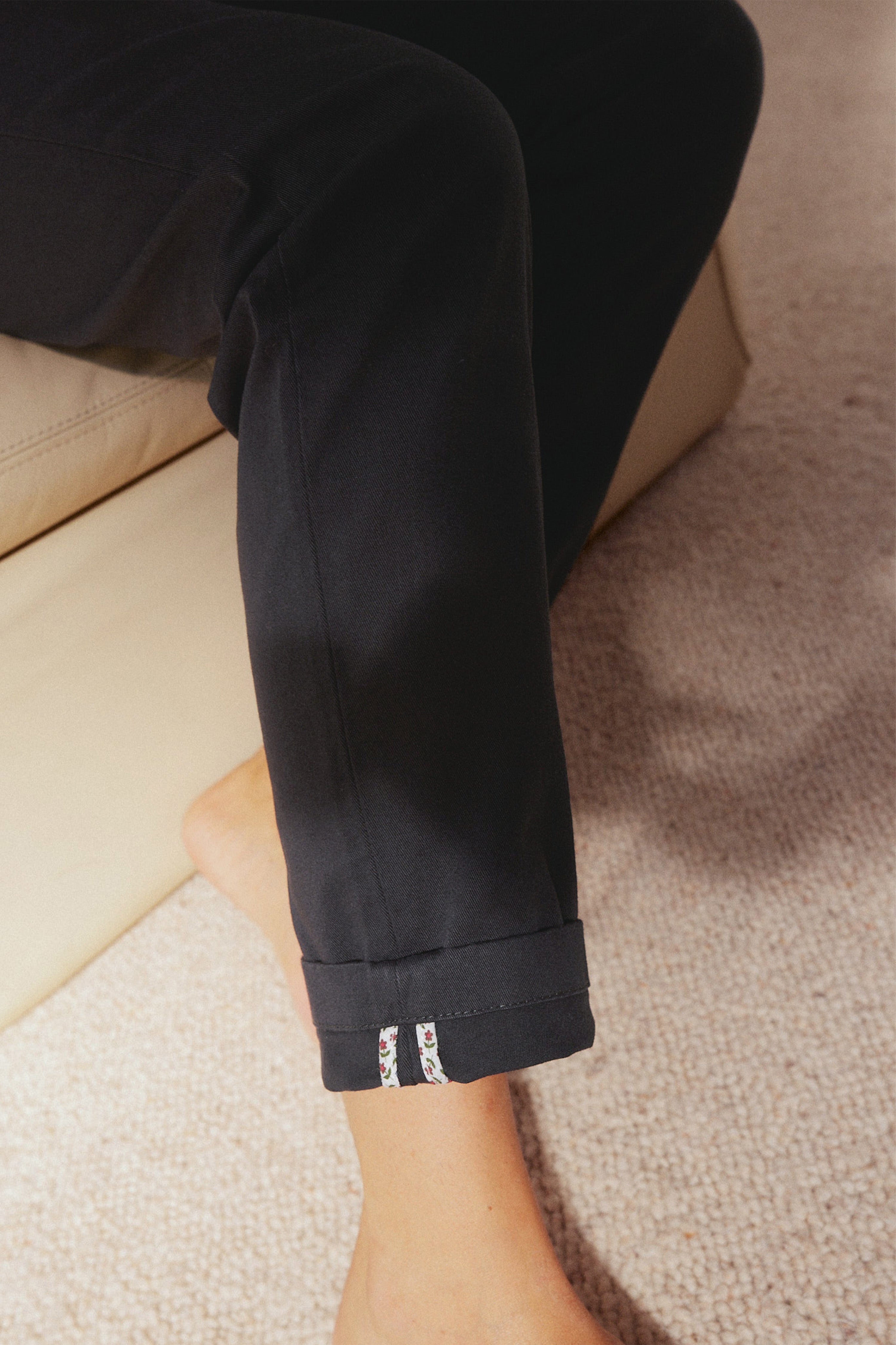 le-pantalon-chino-gris-anthracite-femme-pantalon-coton-bio-carotte image 6