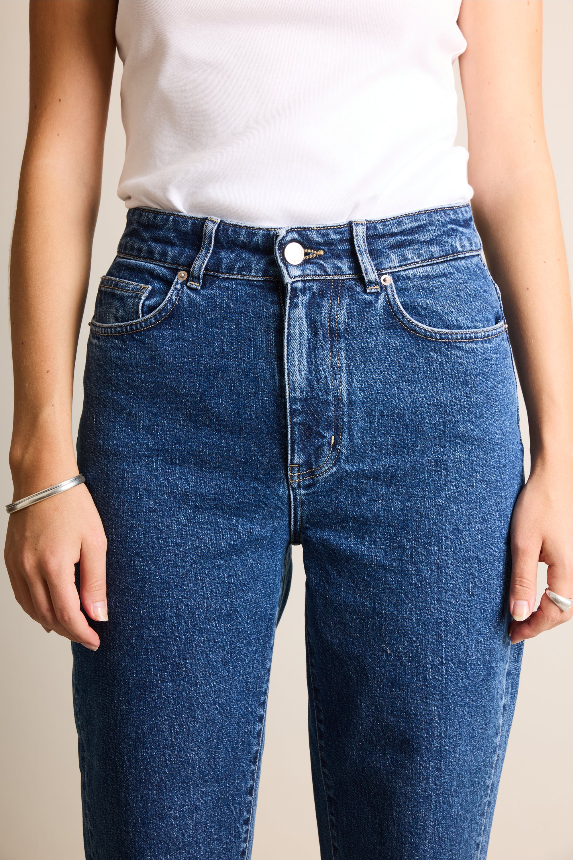 le-pantalon-jeans-femme-mom-jean-bleu-stone-stretch image 6