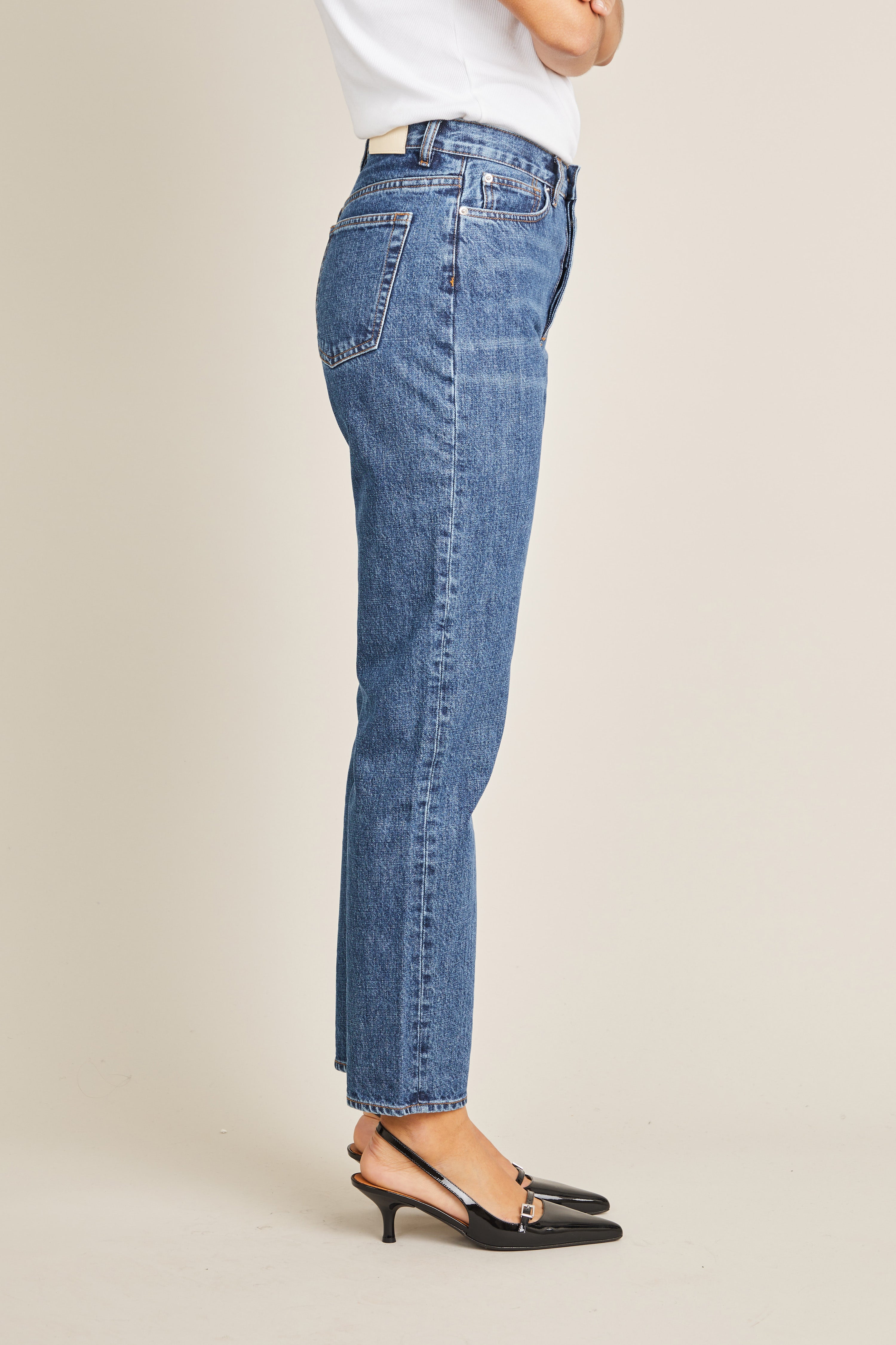 le-pantalon-jean-droit-bleu-v1-taille-haute-coton-bio image 4