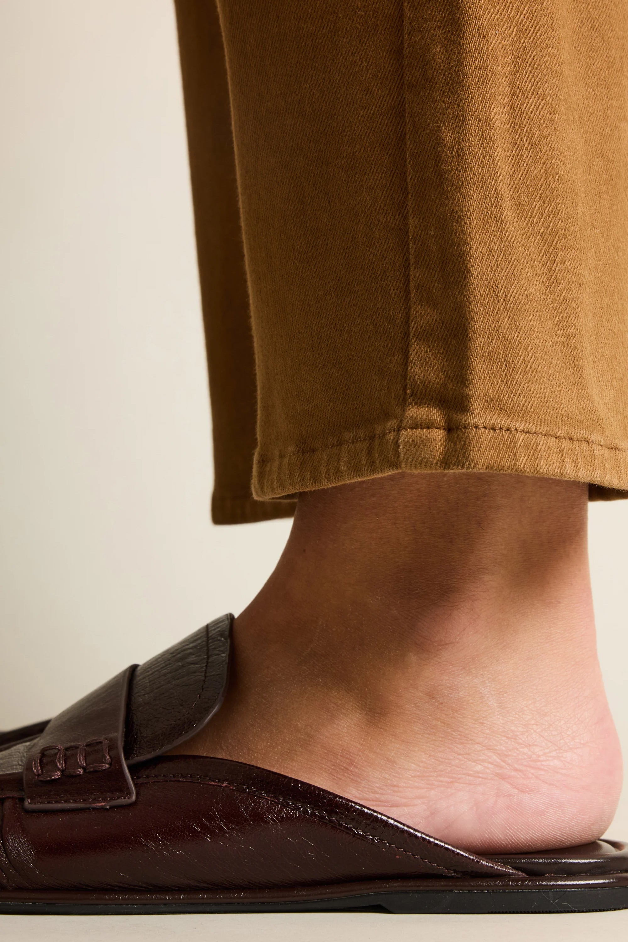 le-pantalon-jean-flare-caramel-jean-femme-coton-recycl image 8