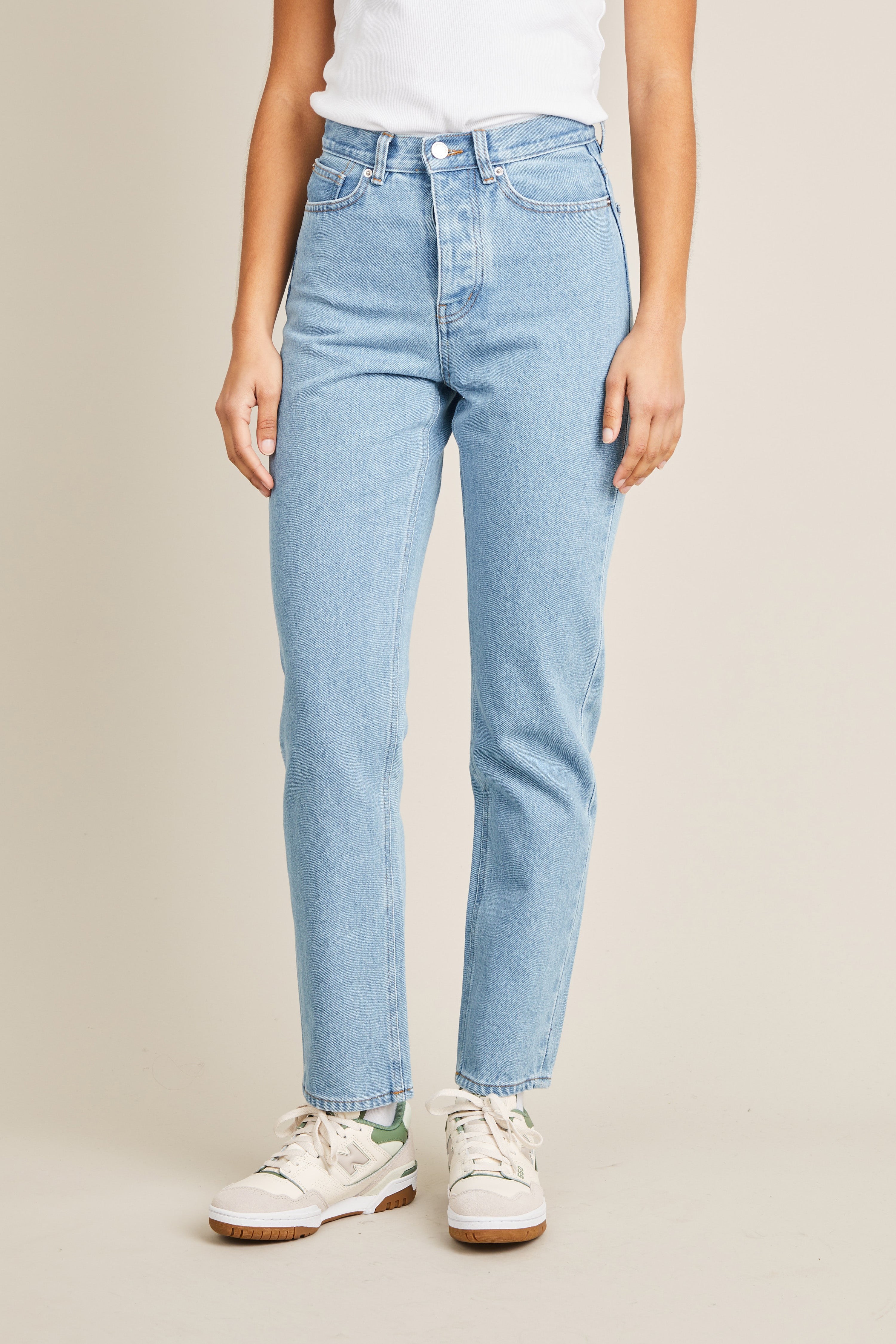 le-pantalon-jean-droit-bleached-v1-jean-homme-42 image 1