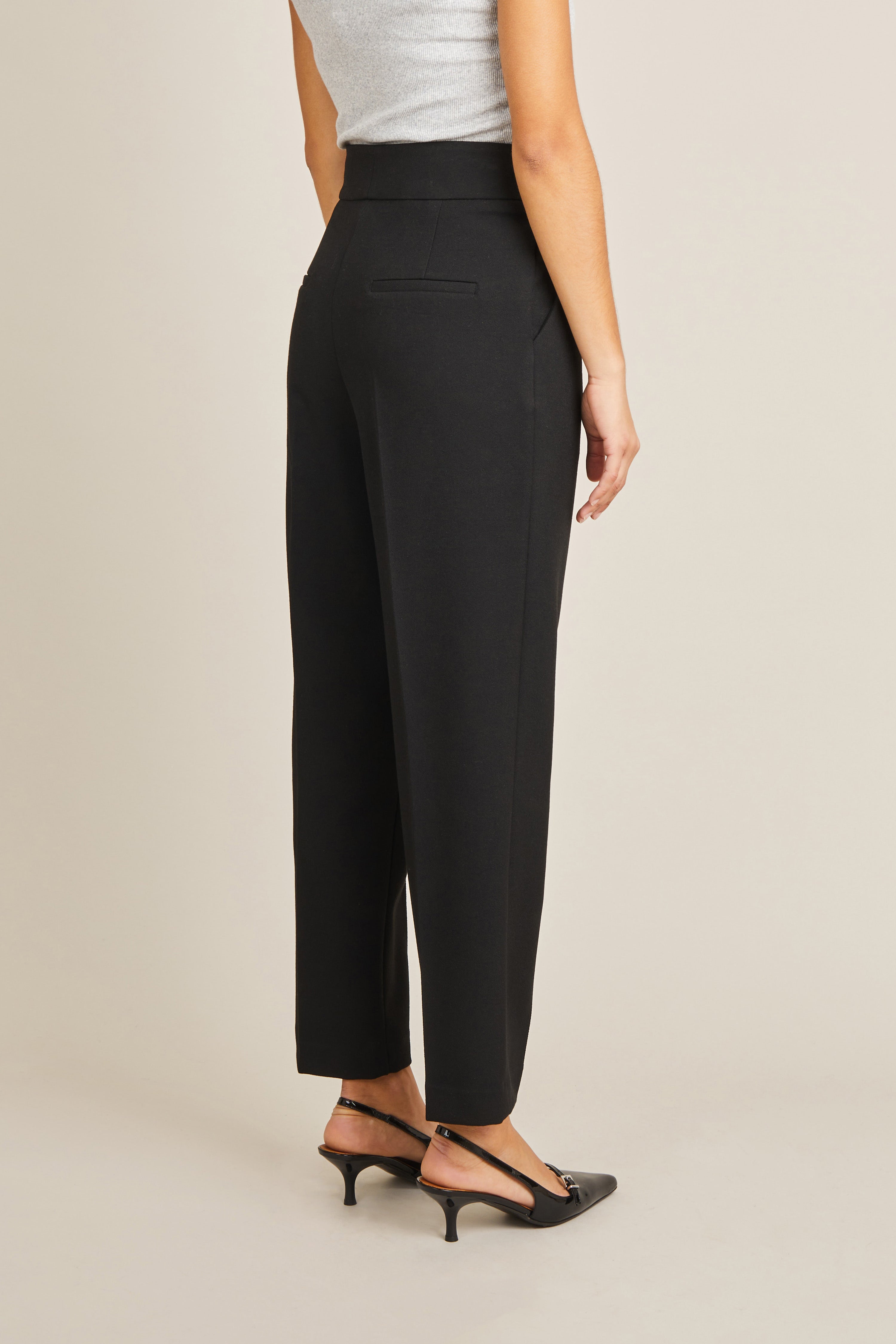 le-pantalon-pantalon-cigarette-cr-pe-noir-taille-haute image 3