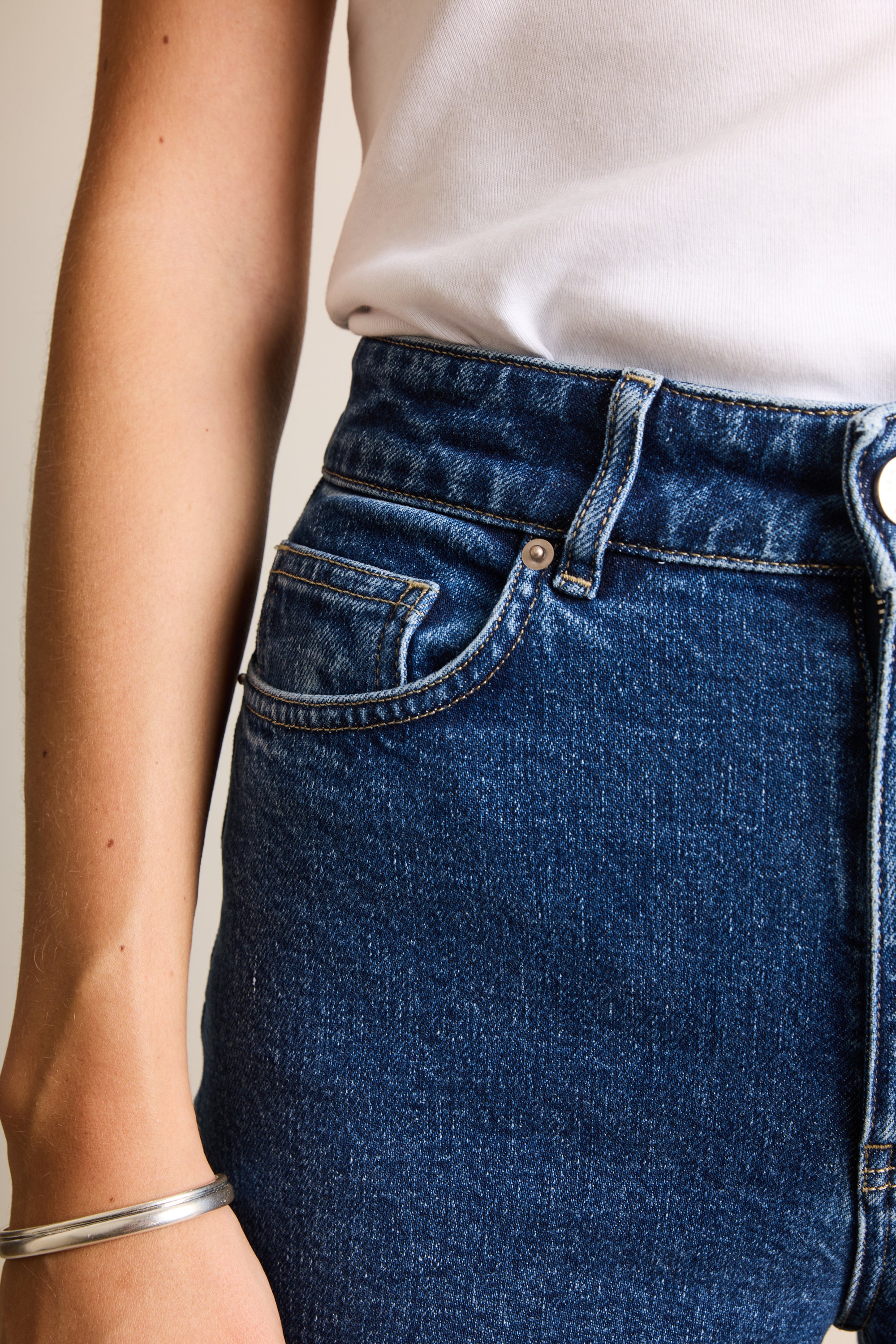 le-pantalon-jeans-femme-mom-jean-bleu-stone-stretch image 2