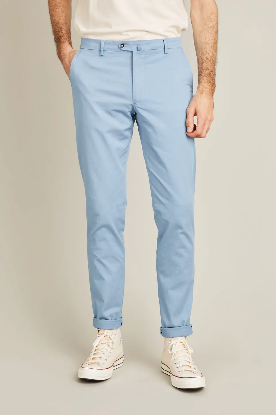 le-pantalon-chino-bleu-ciel-pantalon-coton-semi-slim image 1