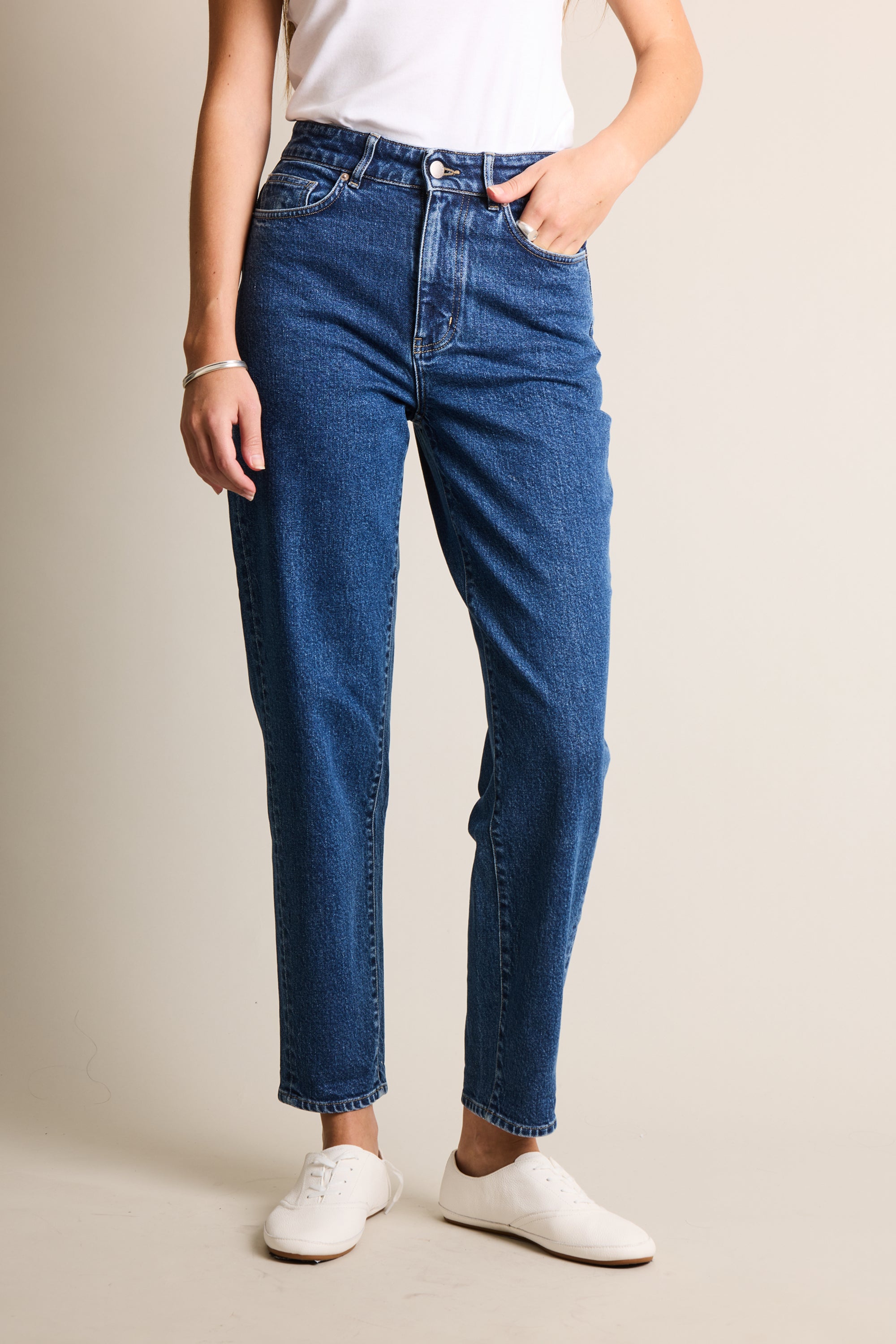 le-pantalon-jeans-femme-mom-jean-bleu-stone-stretch image 7