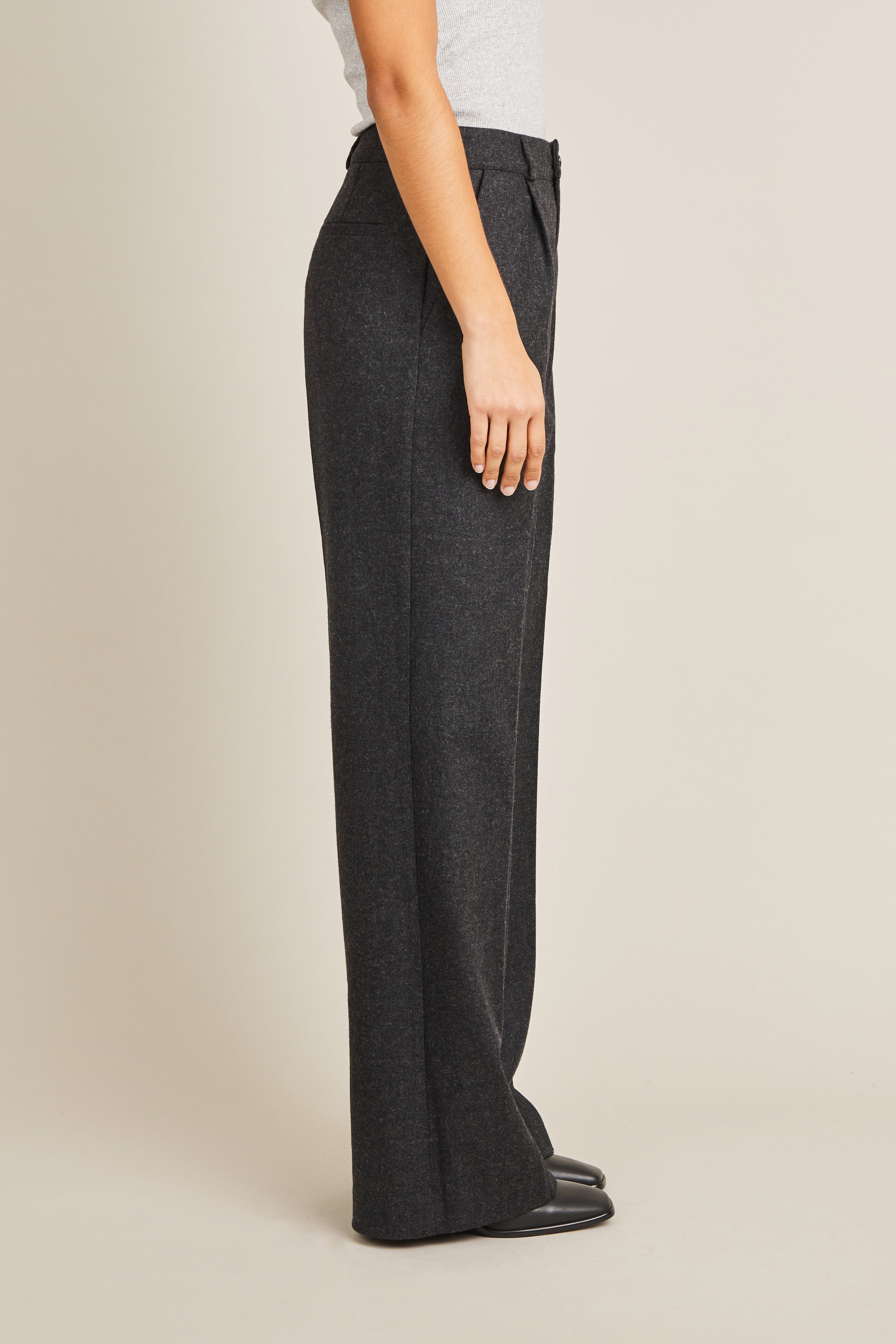 le-pantalon-palazzo-flanelle-gris-anthracite-laine image 5