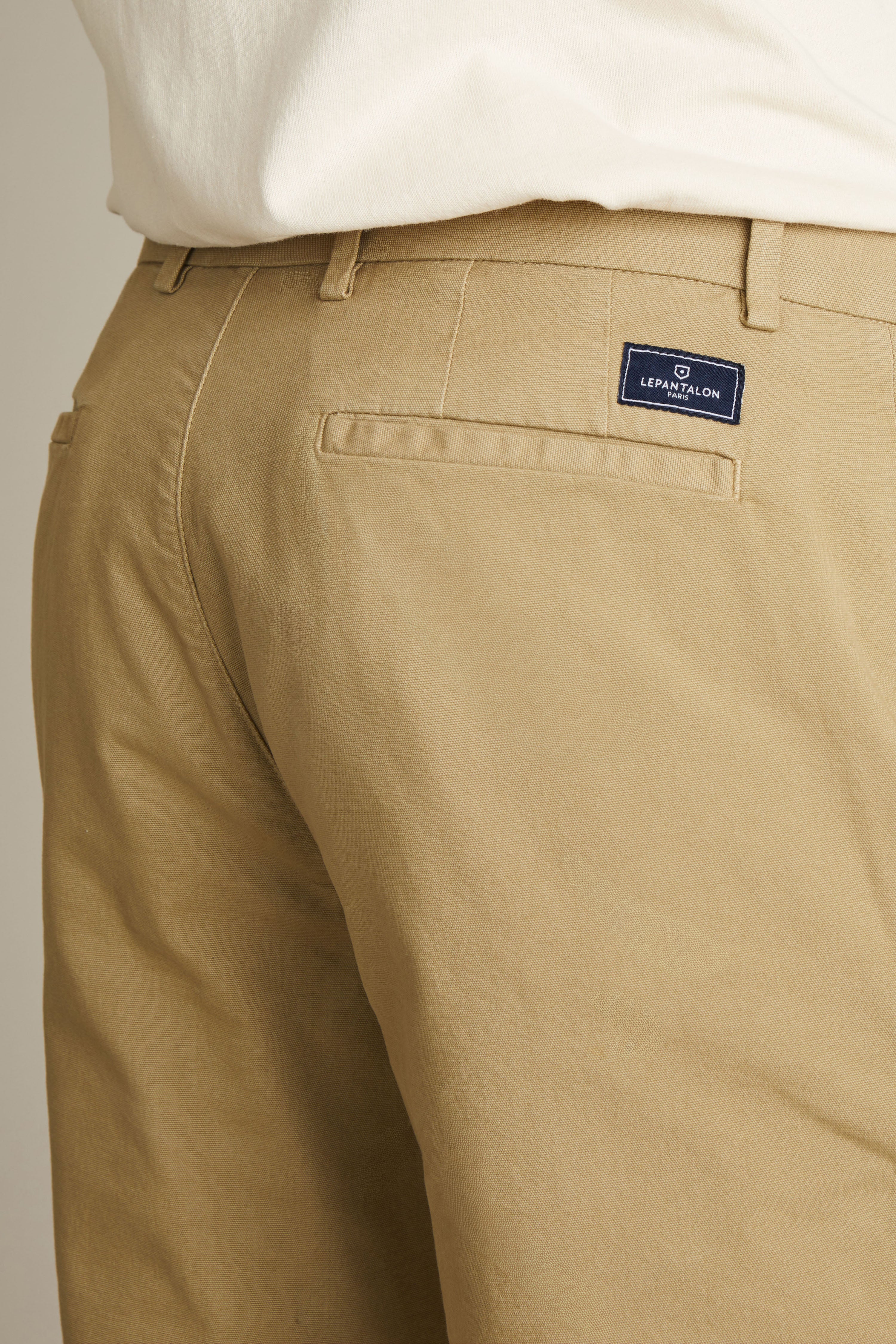 le-pantalon-chino-sport-beige-carotte-coton-stretch image 2