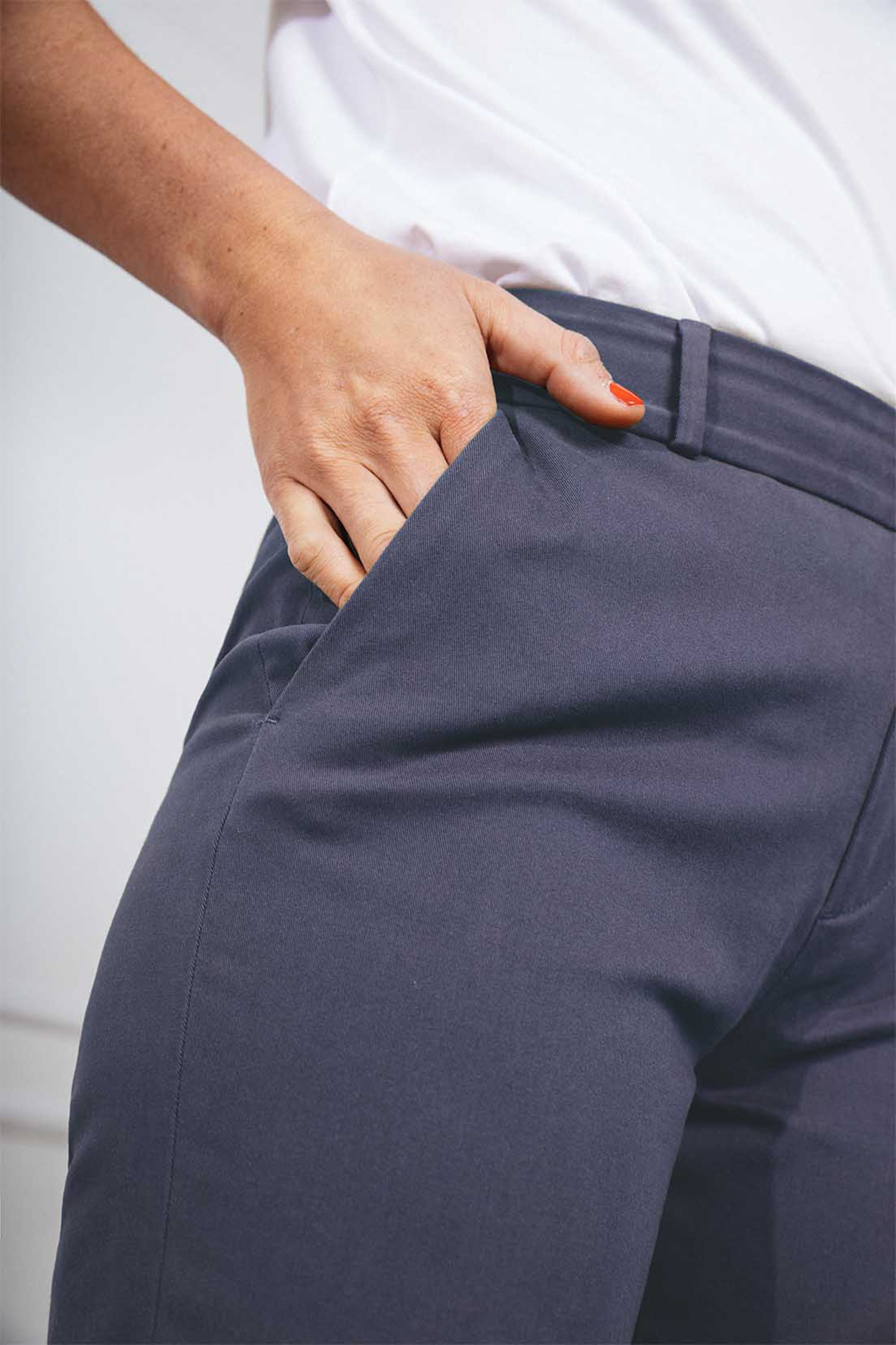 le-pantalon-chino-bleu-lavande-pantalon-femme-carotte image 2