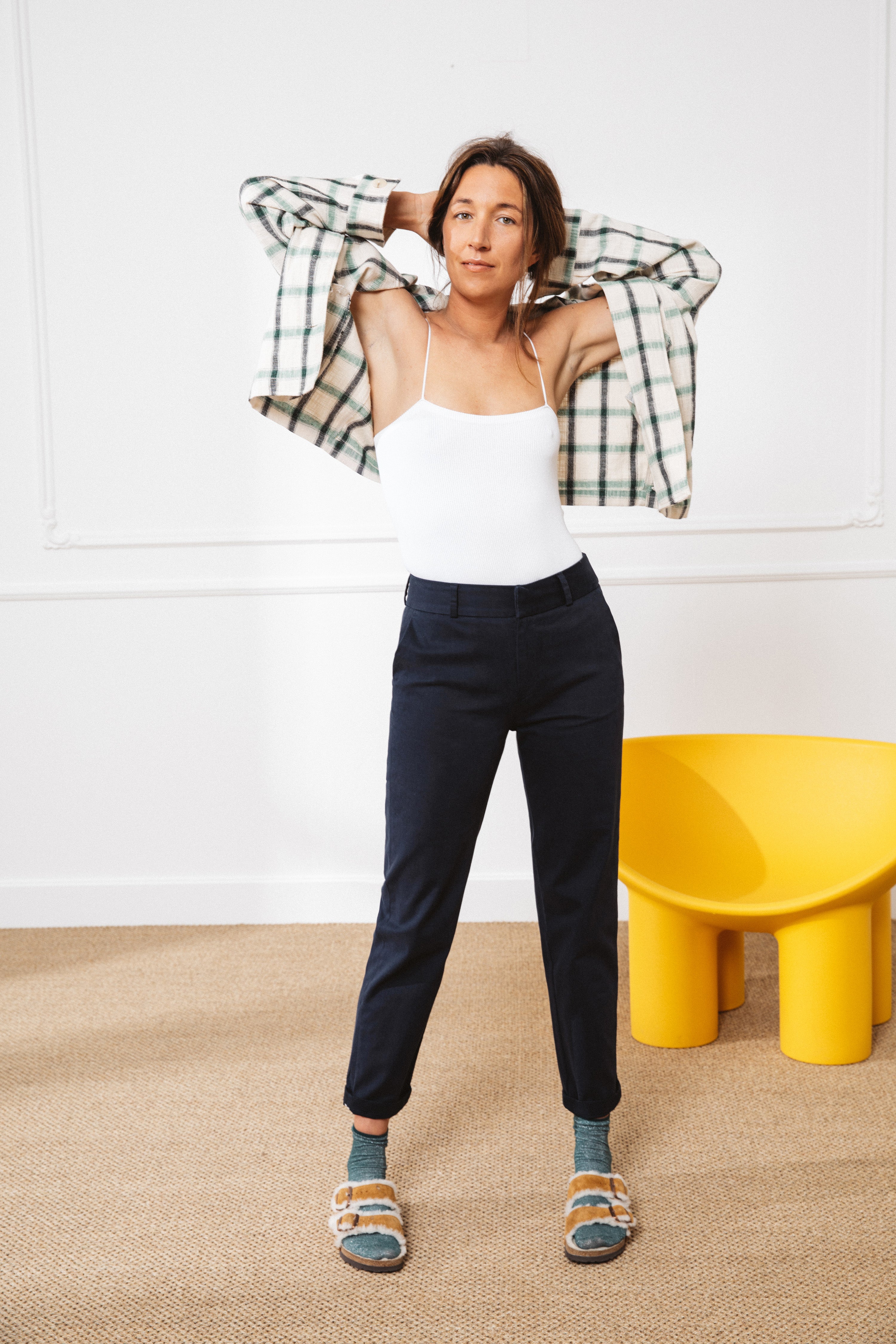 le-pantalon-chino-bleu-marine-pantalon-femme-coton image 1