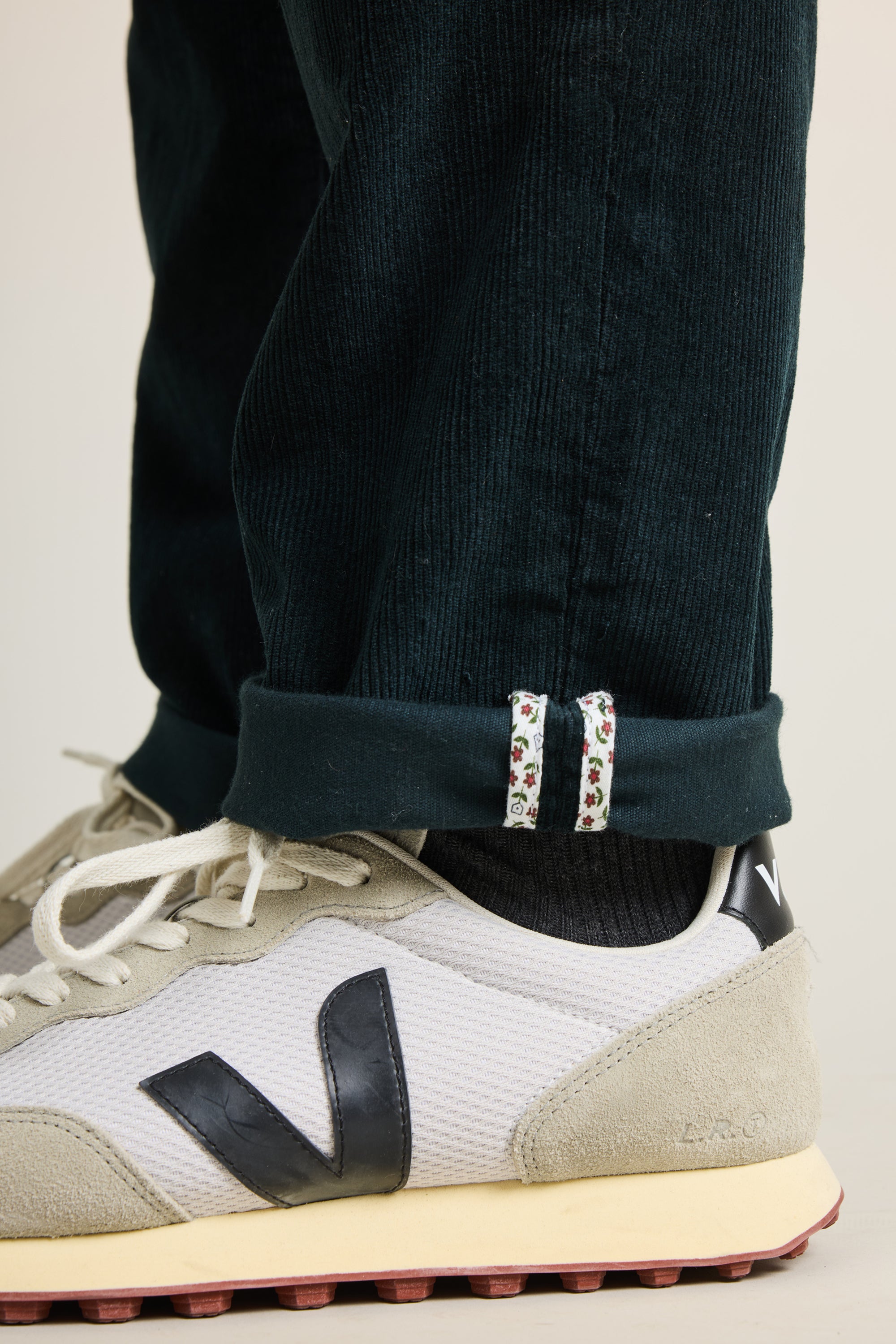 le-pantalon-chinos-homme-chino-velours-vert-anglais-chaud image 7