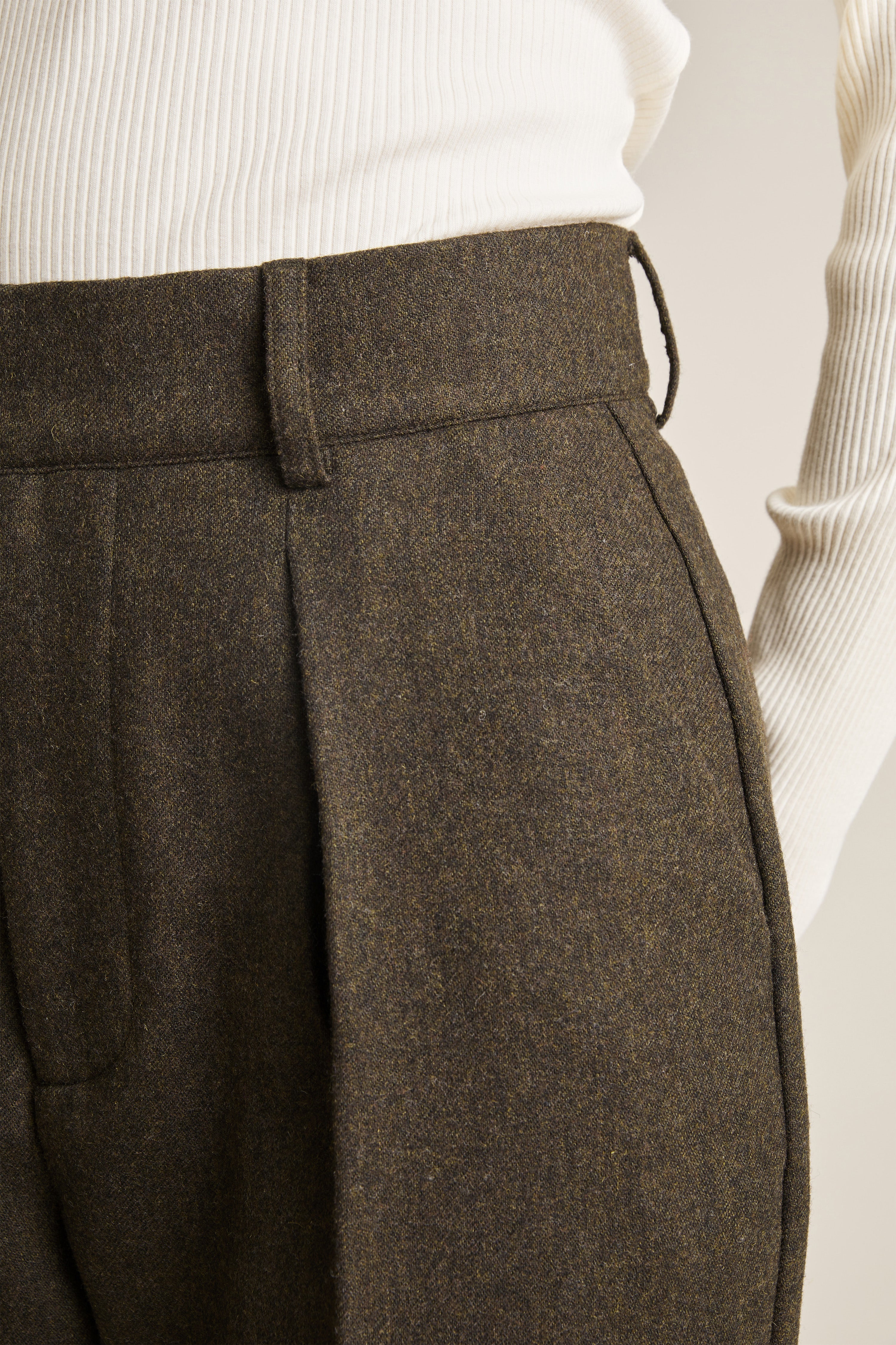 le-pantalon-flanelle-cigarette-olive-pantalon-laine-chaud image 5