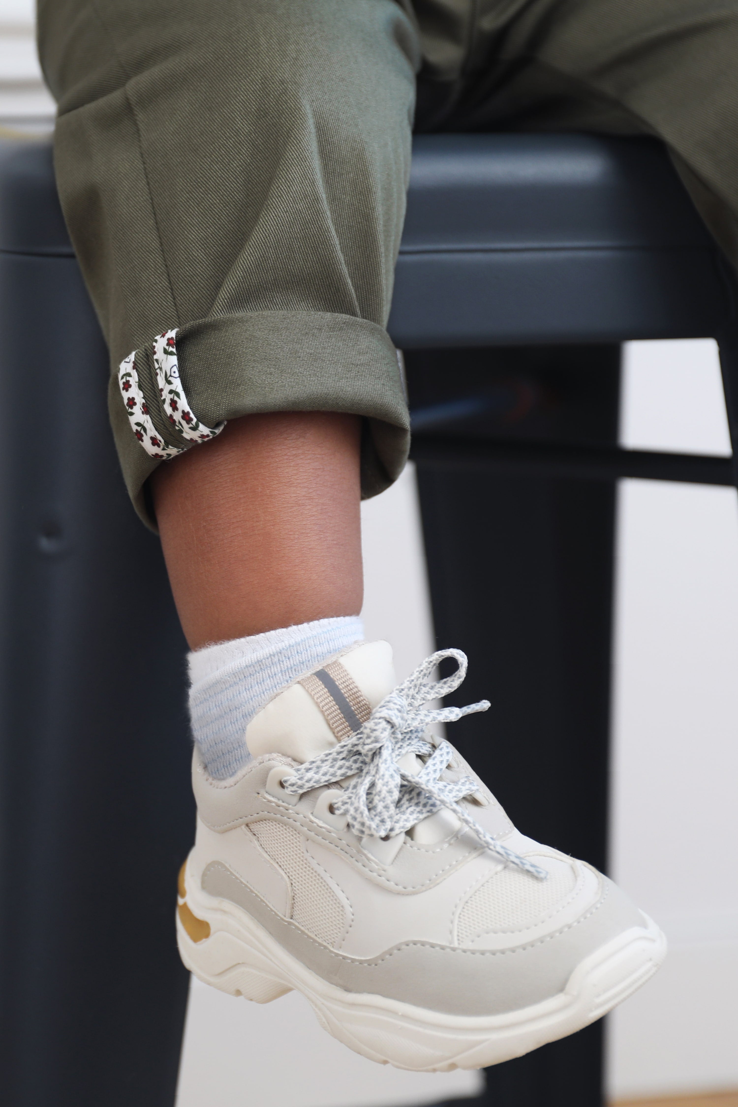 le-pantalon-chino-enfant-kaki-pantalon-enfant image 2