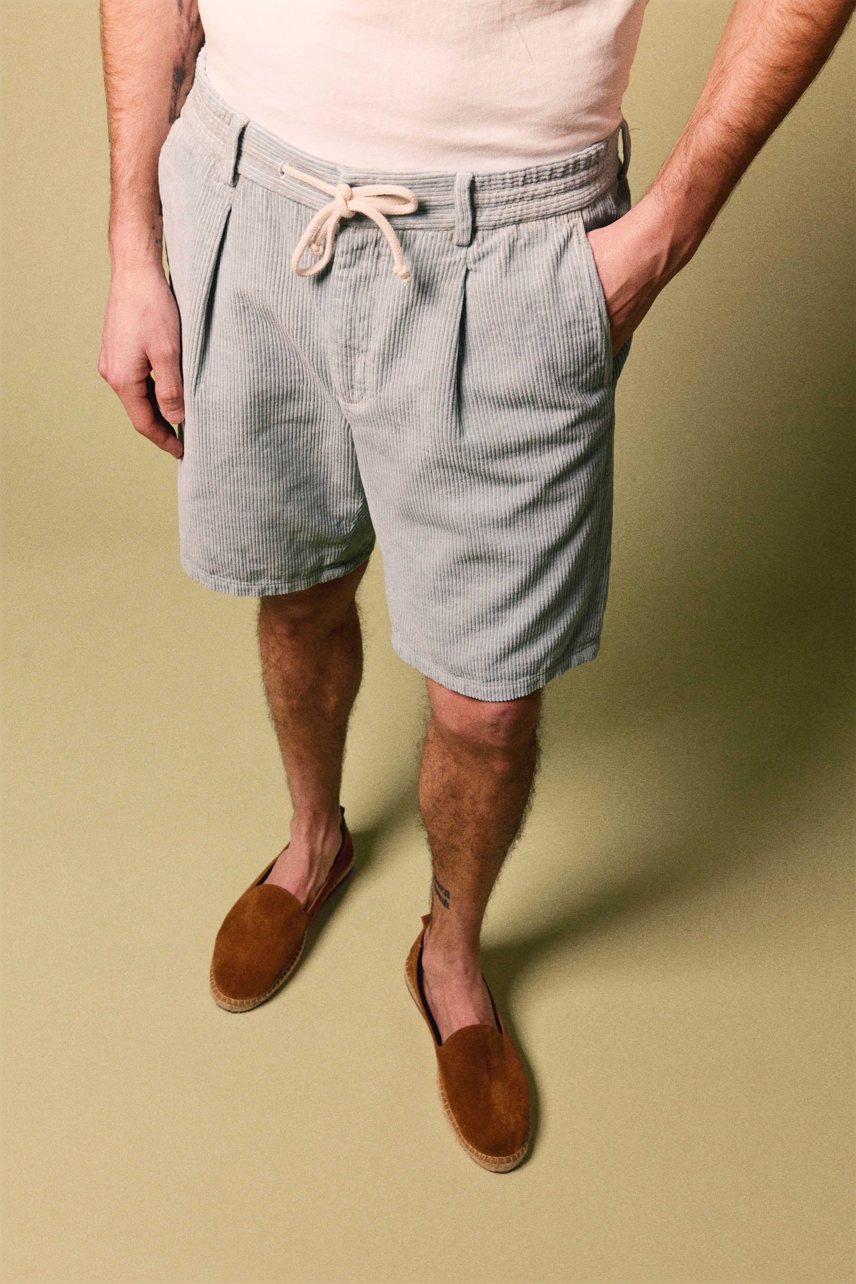 le-pantalon-bermuda-velours-bleu-clair-short-coton-lin image 2