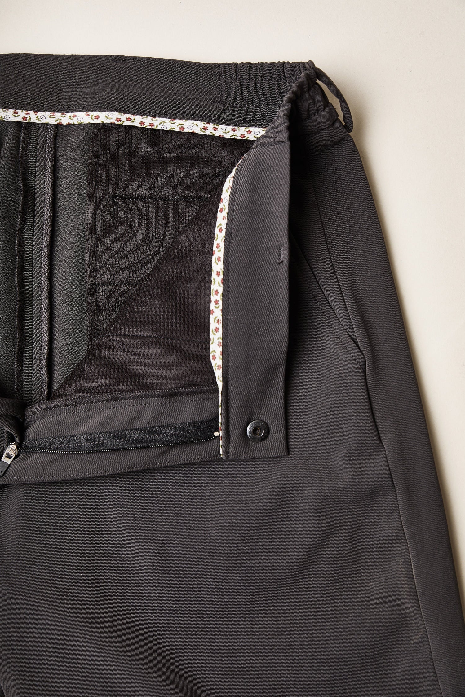 le-pantalon-chinos-homme-chino-technique-gris-anthracite-stretch image 8