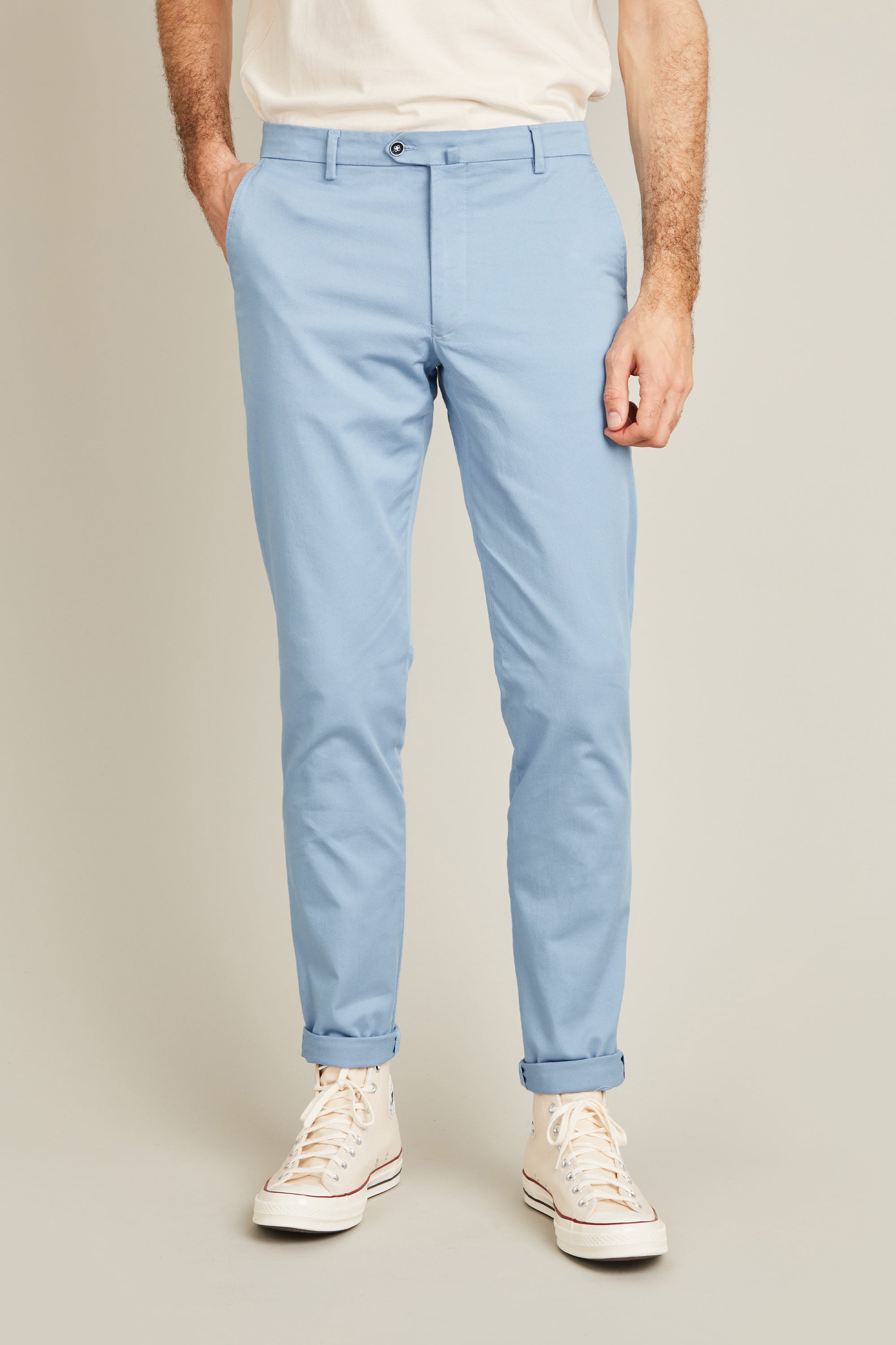le-pantalon-chino-bleu-ciel-pantalon-coton-semi-slim image 1