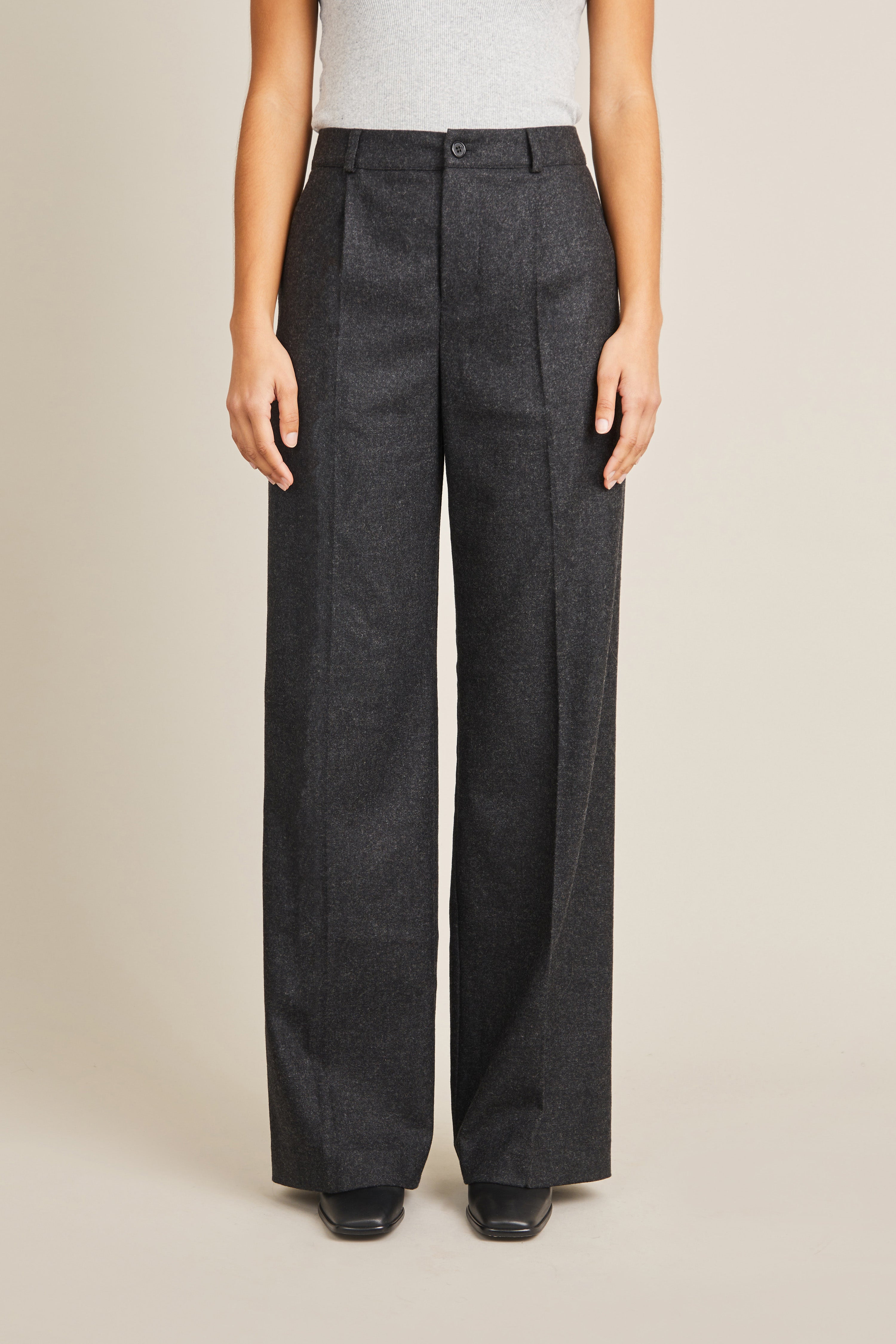 le-pantalon-palazzo-flanelle-gris-anthracite-laine image 1