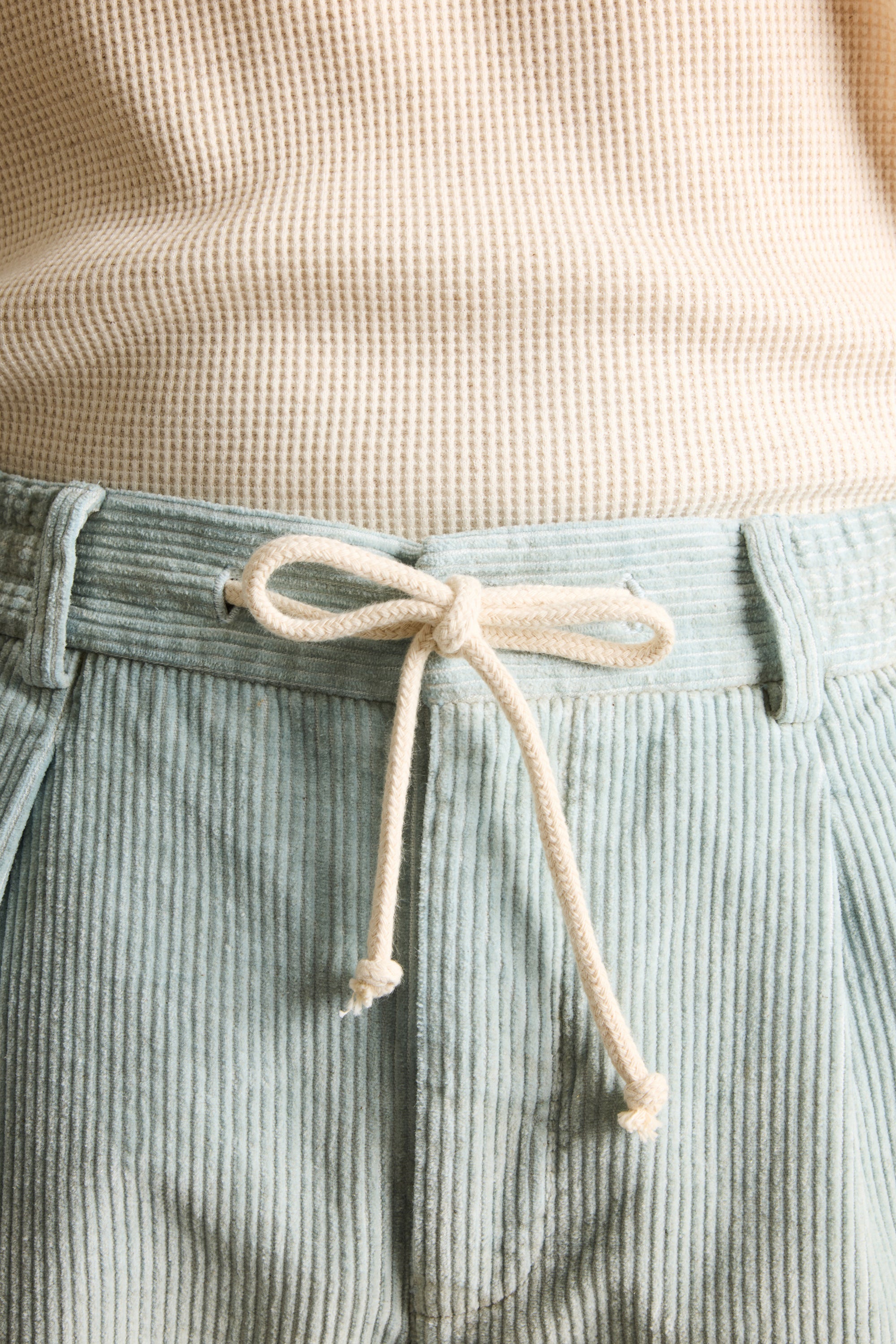 le-pantalon-bermuda-velours-bleu-clair-short-coton-lin image 4