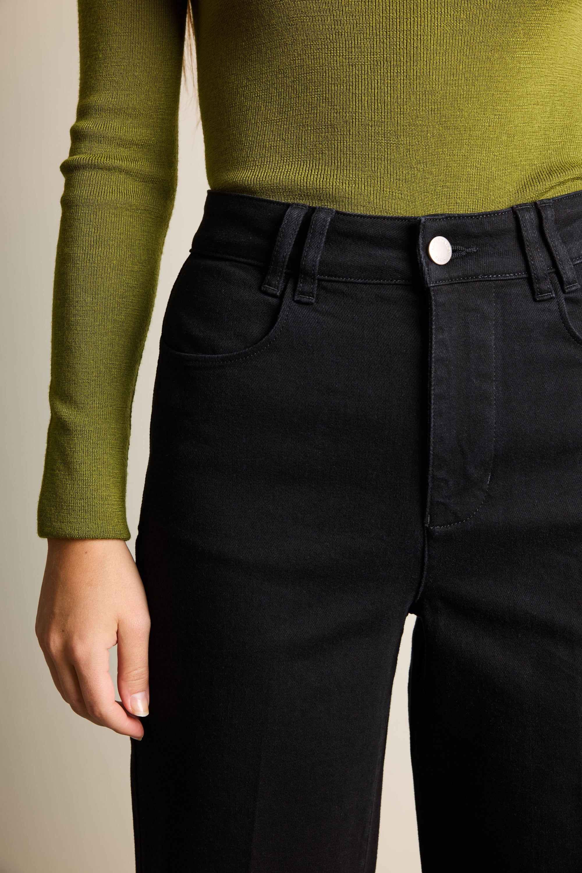 le-pantalon-jean-wideleg-noir-femme-coton-bio image 4