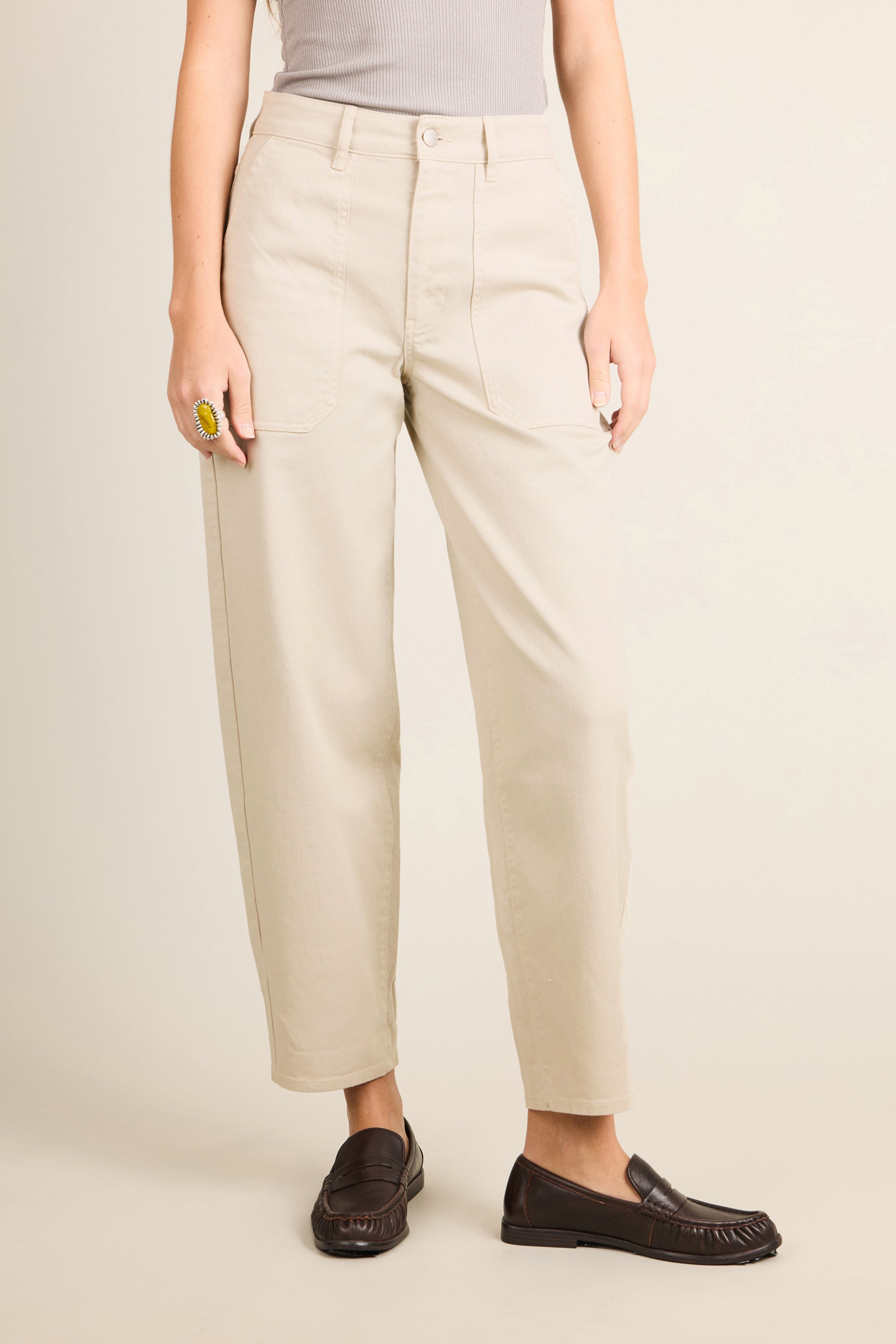 le-pantalon-jean-balloon-fatigue-sable-jean-femme image 7