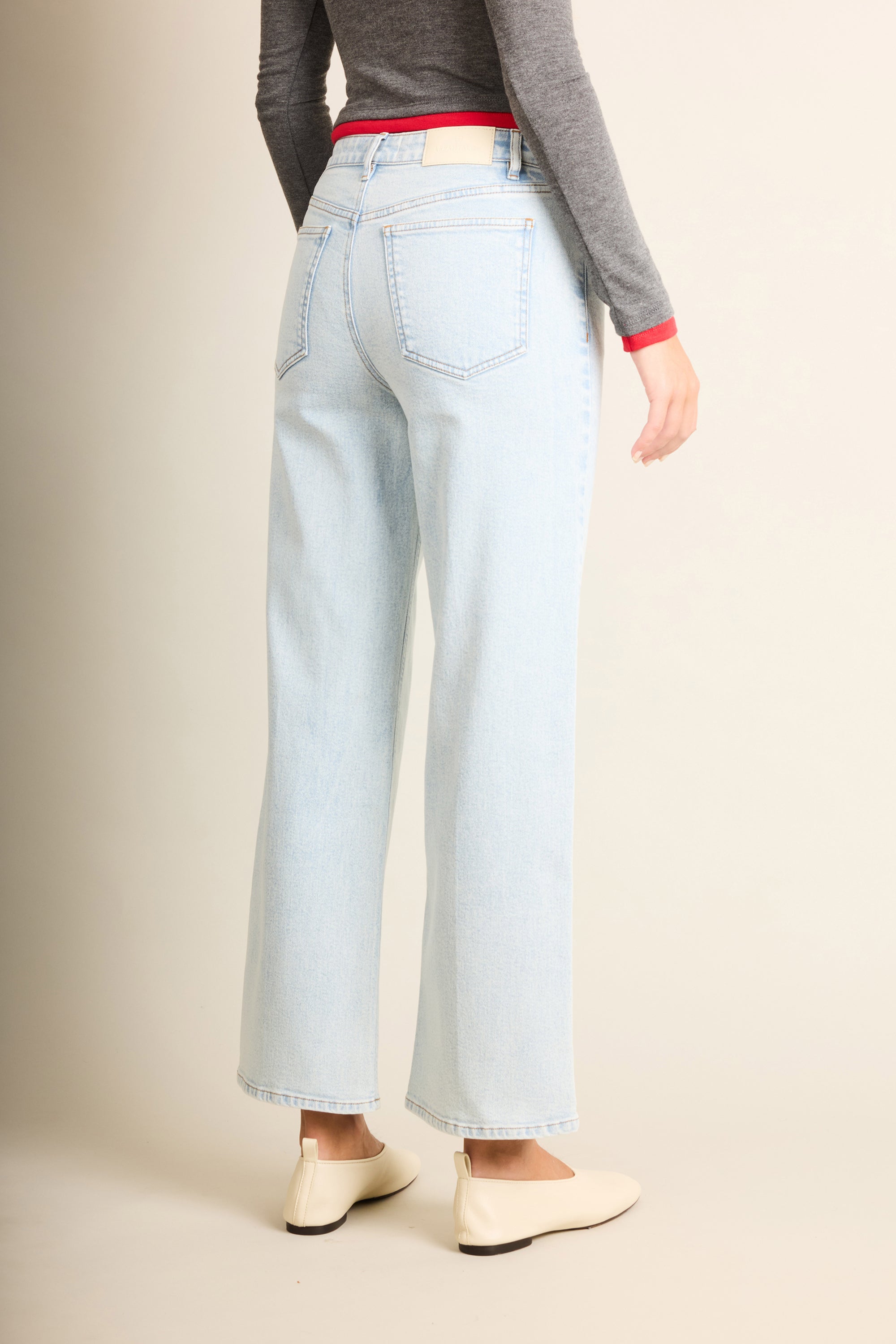 le-pantalon-jean-flare-pantalon-femme-ice-blue-vas-7-8 image 5