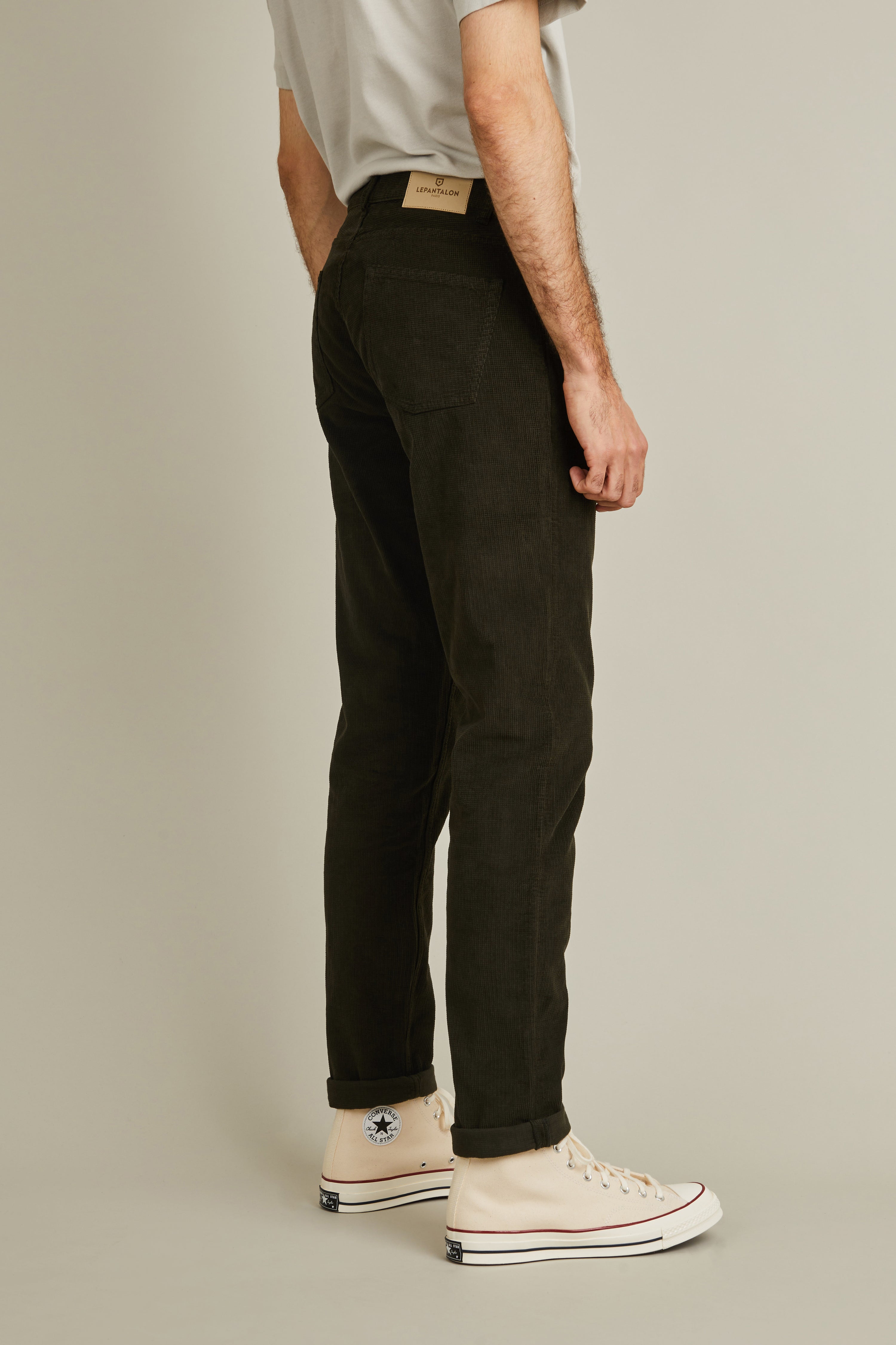 le-pantalon-5-poches-velours-kaki-homme-coton-bio image 4