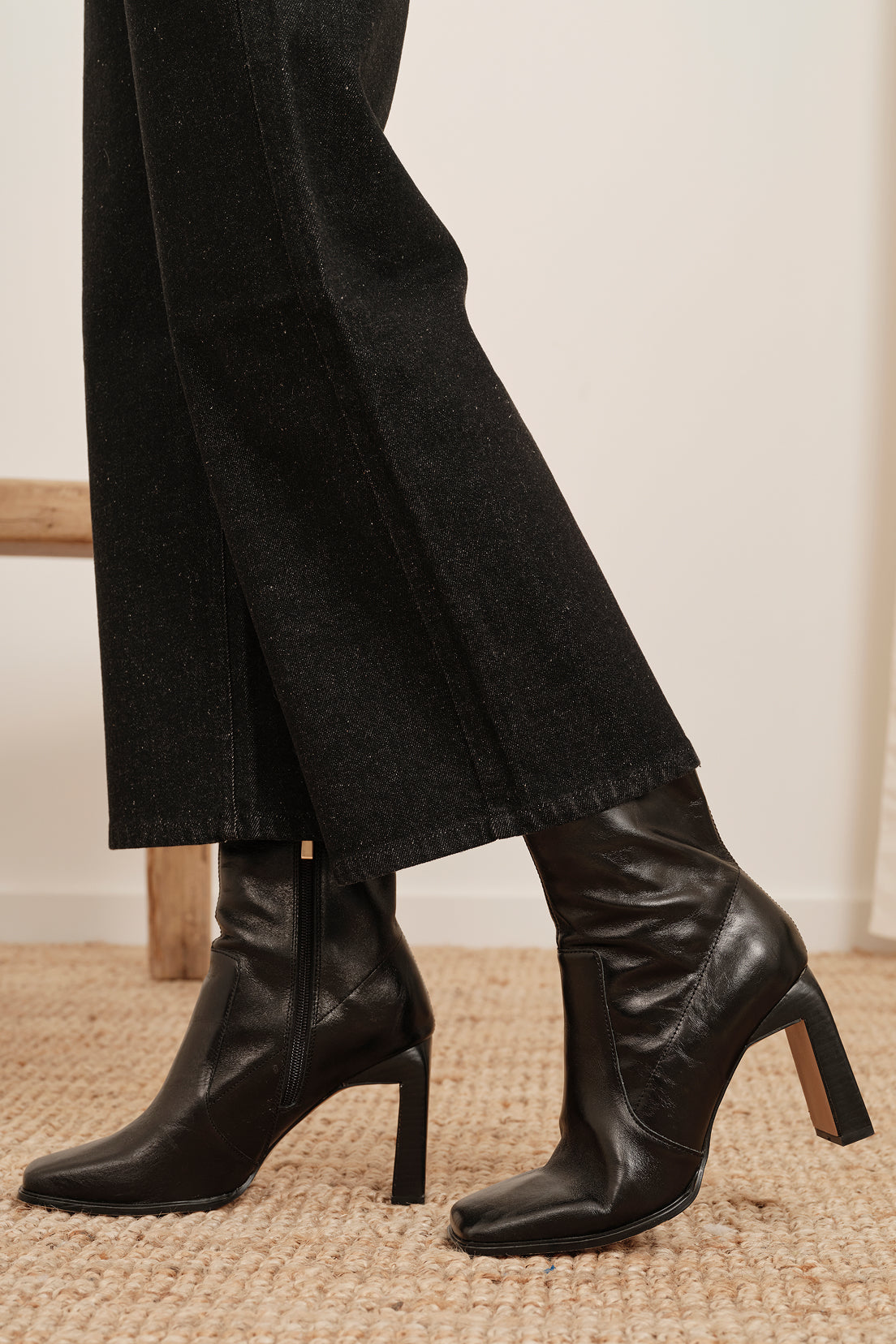 le-pantalon-flare-jean-vintage-noir-coton-femme-7-8 image 6