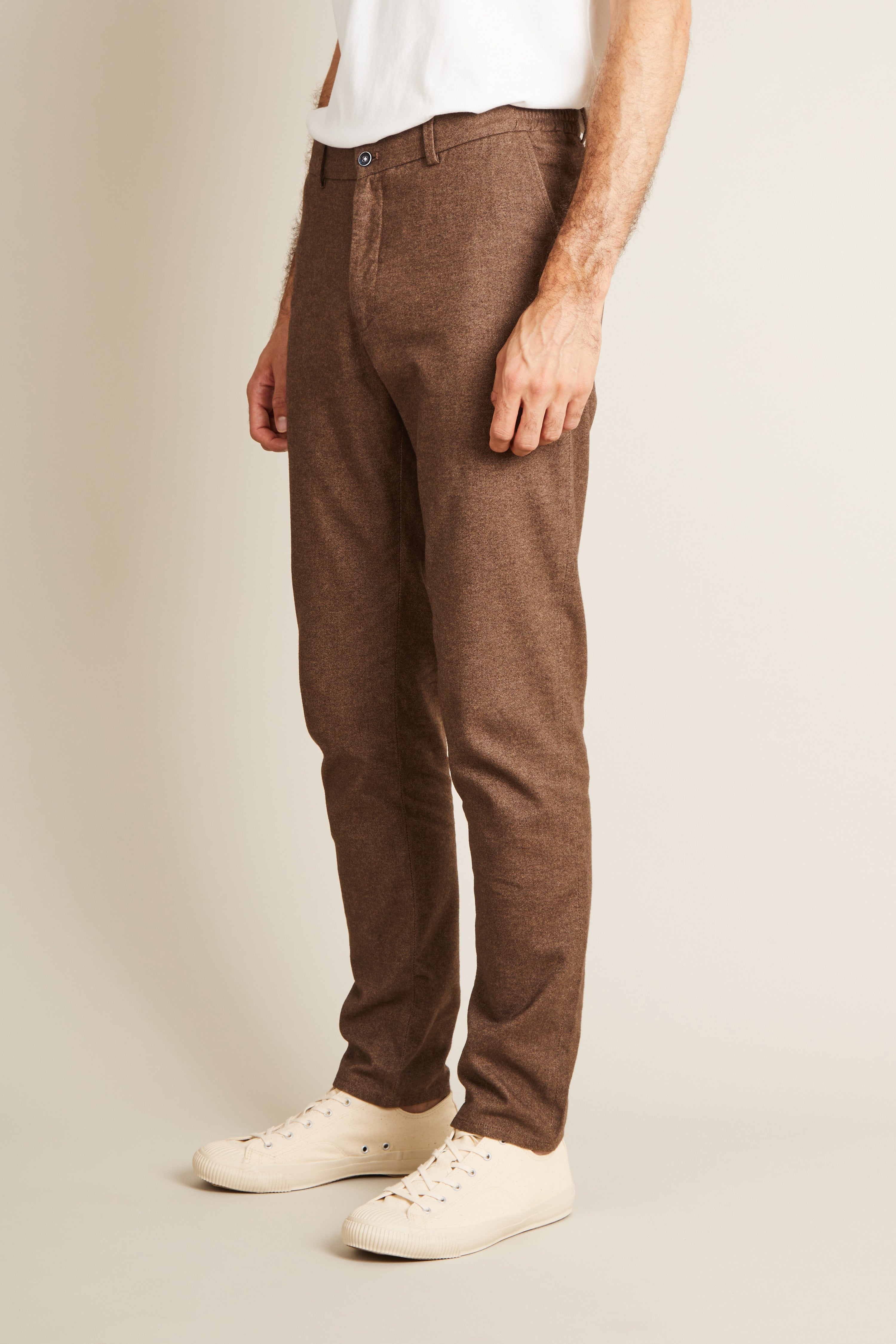 le-pantalon-chinos-homme-chino-marron-chaud-flanelle image 4