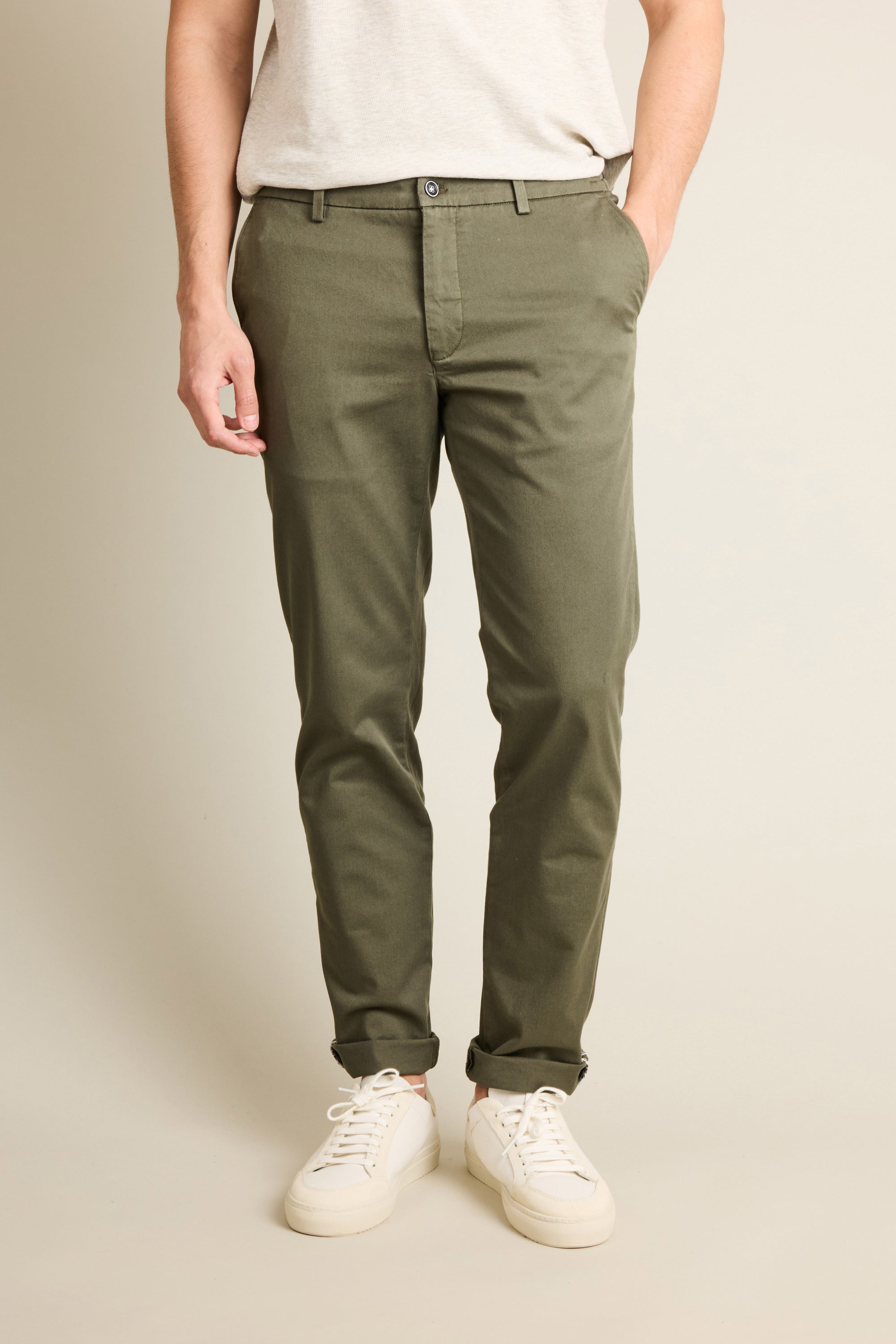 le-pantalon-chino-easy-kaki-pantalon-chino-coton-semi-slim image 1