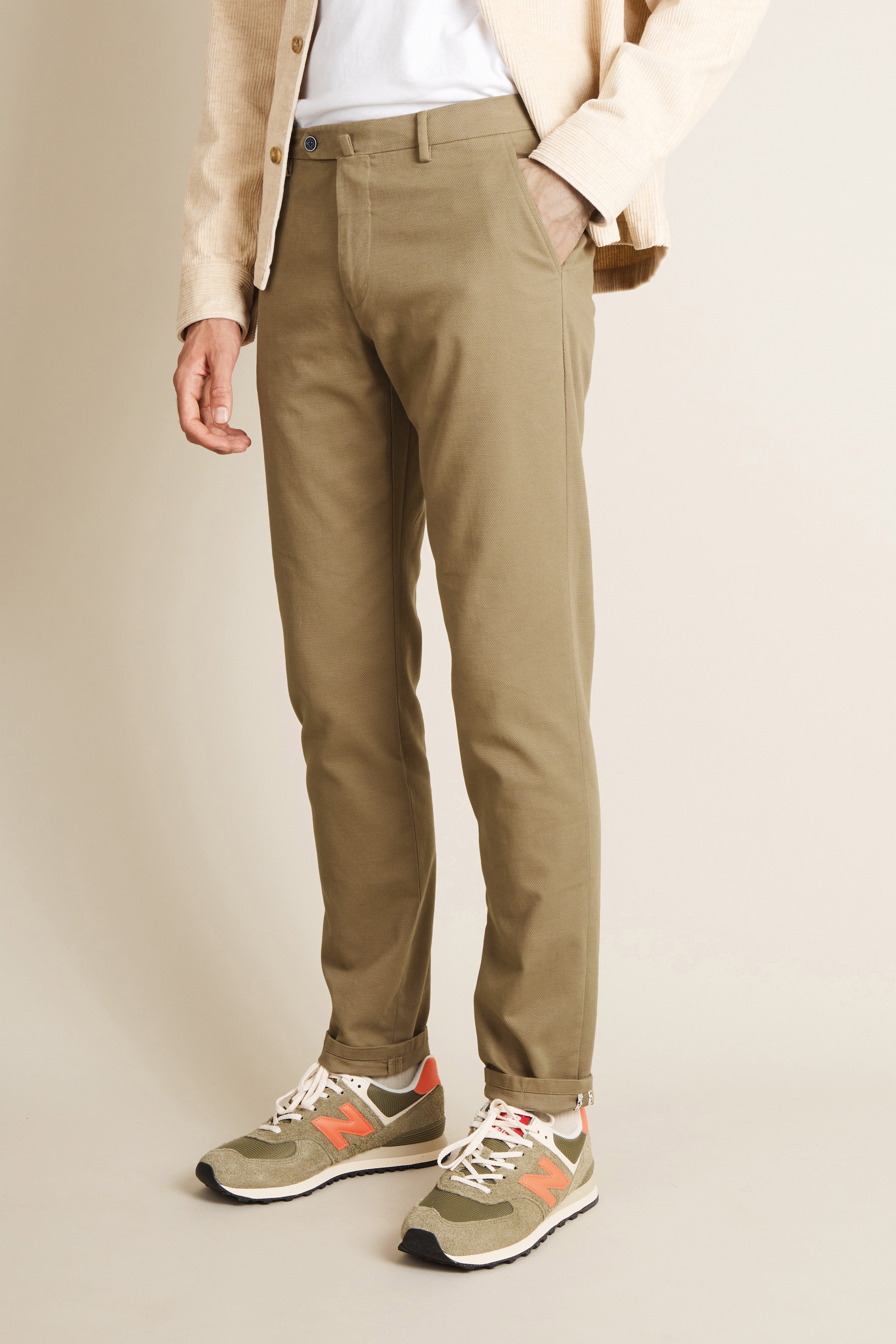 le-pantalon-chinos-homme-textur-beige-fonc-chino-taille-42 image 2