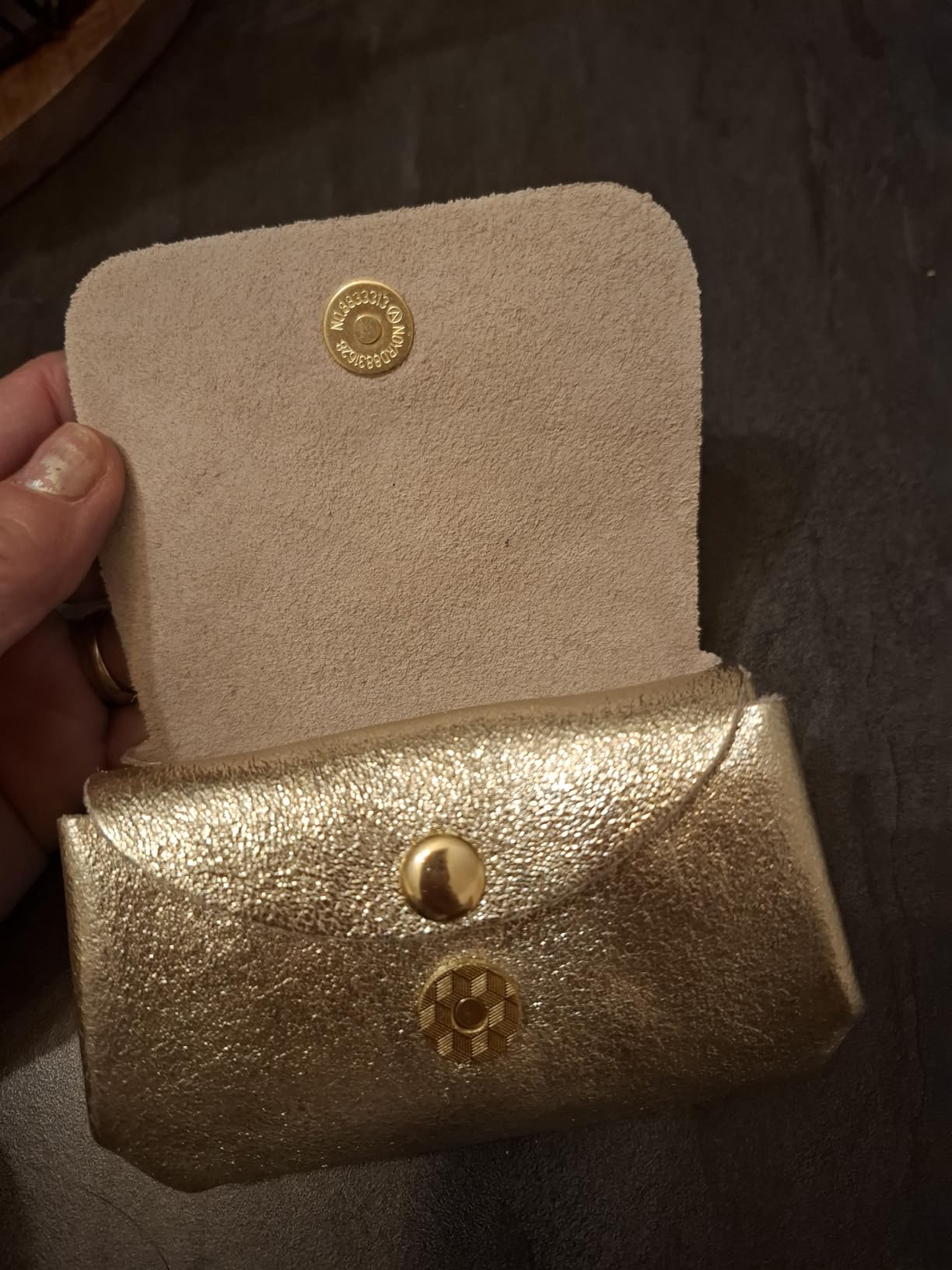 Petit et brillant