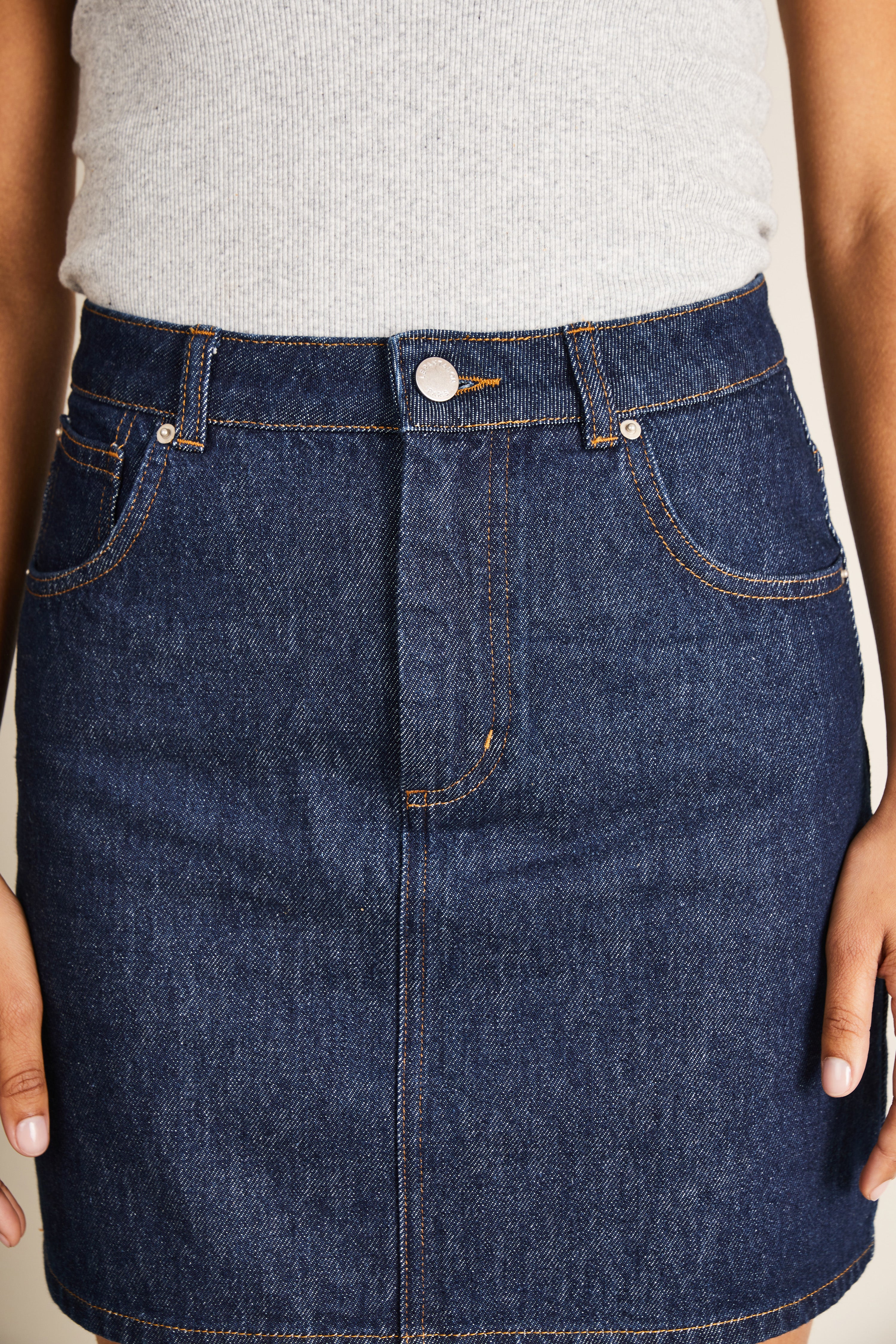 le-pantalon-jupe-jean-bleue-bermuda-coton-taille-haute image 2